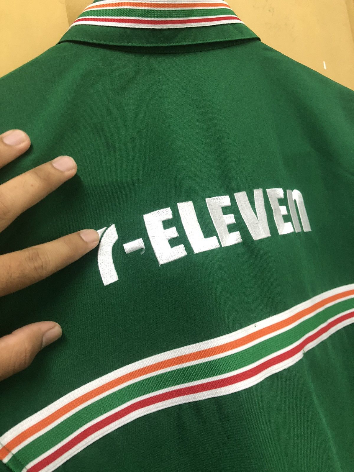 Japanese Brand Vintage 7 Eleven Apperall Short Sleeve Zipper Shirt Size US M / EU 48-50 / 2 - 12 Thumbnail