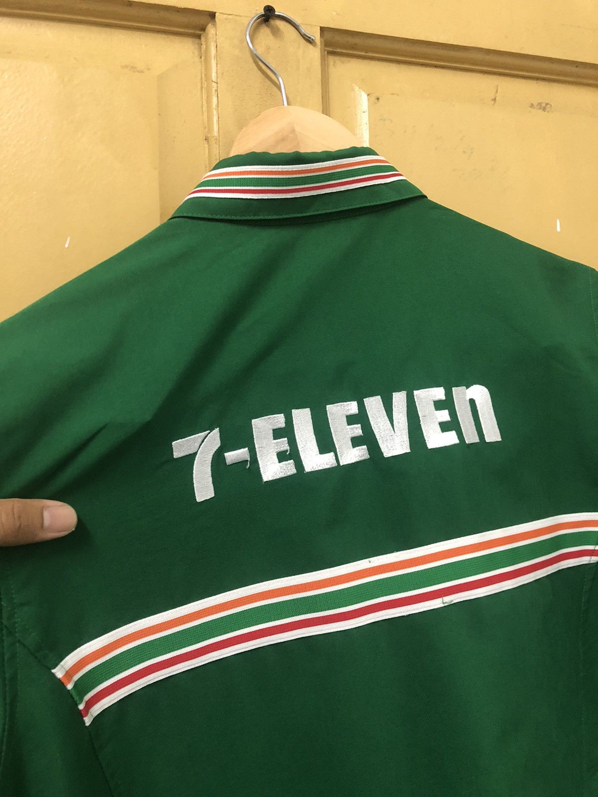 Japanese Brand Vintage 7 Eleven Apperall Short Sleeve Zipper Shirt Size US M / EU 48-50 / 2 - 8 Thumbnail