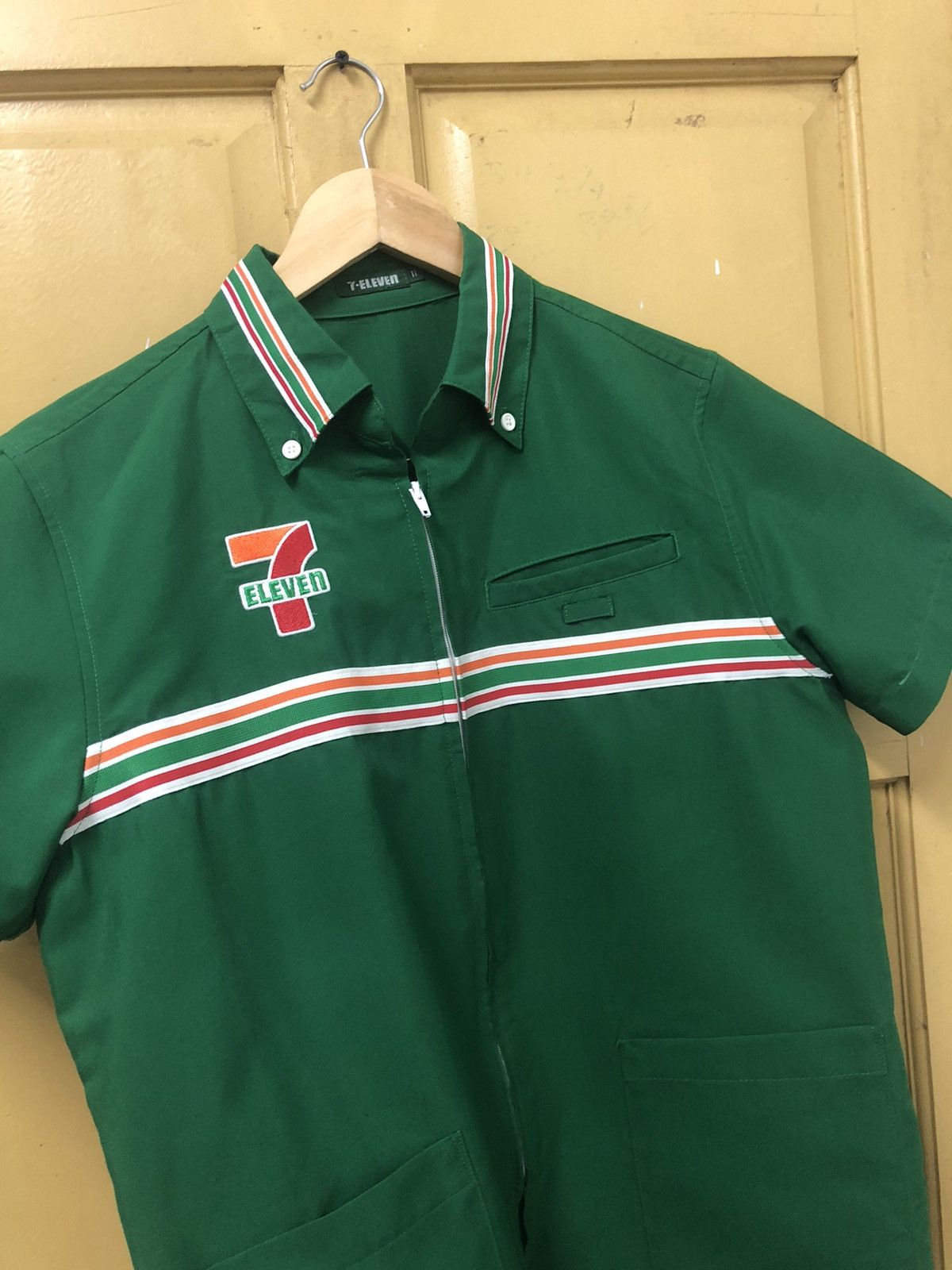 Japanese Brand Vintage 7 Eleven Apperall Short Sleeve Zipper Shirt Size US M / EU 48-50 / 2 - 5 Thumbnail