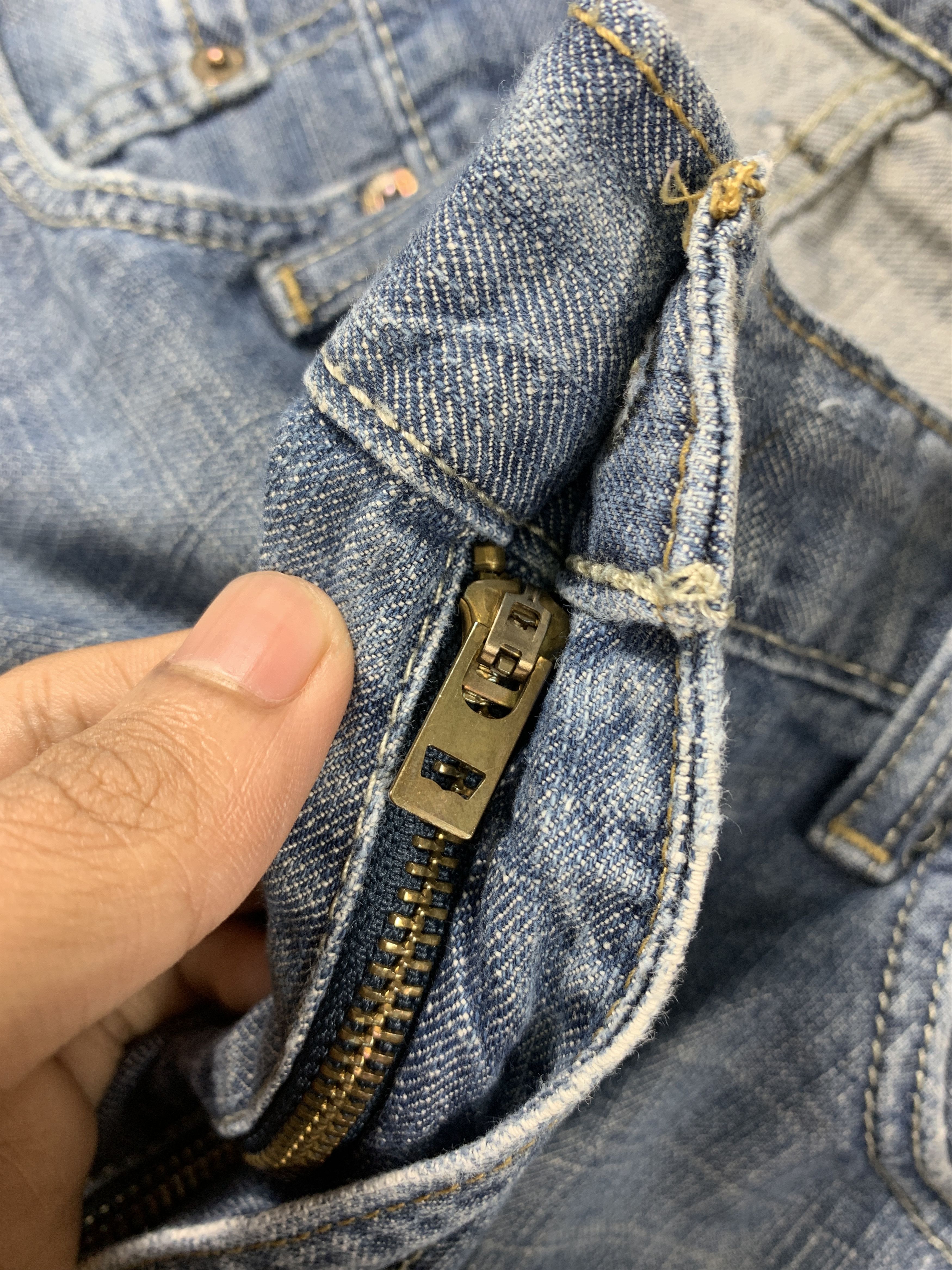 Levi's Vintage LEVIS 569 Distress Straight Cut Jeans Size US 42 / EU 58 - 10 Thumbnail