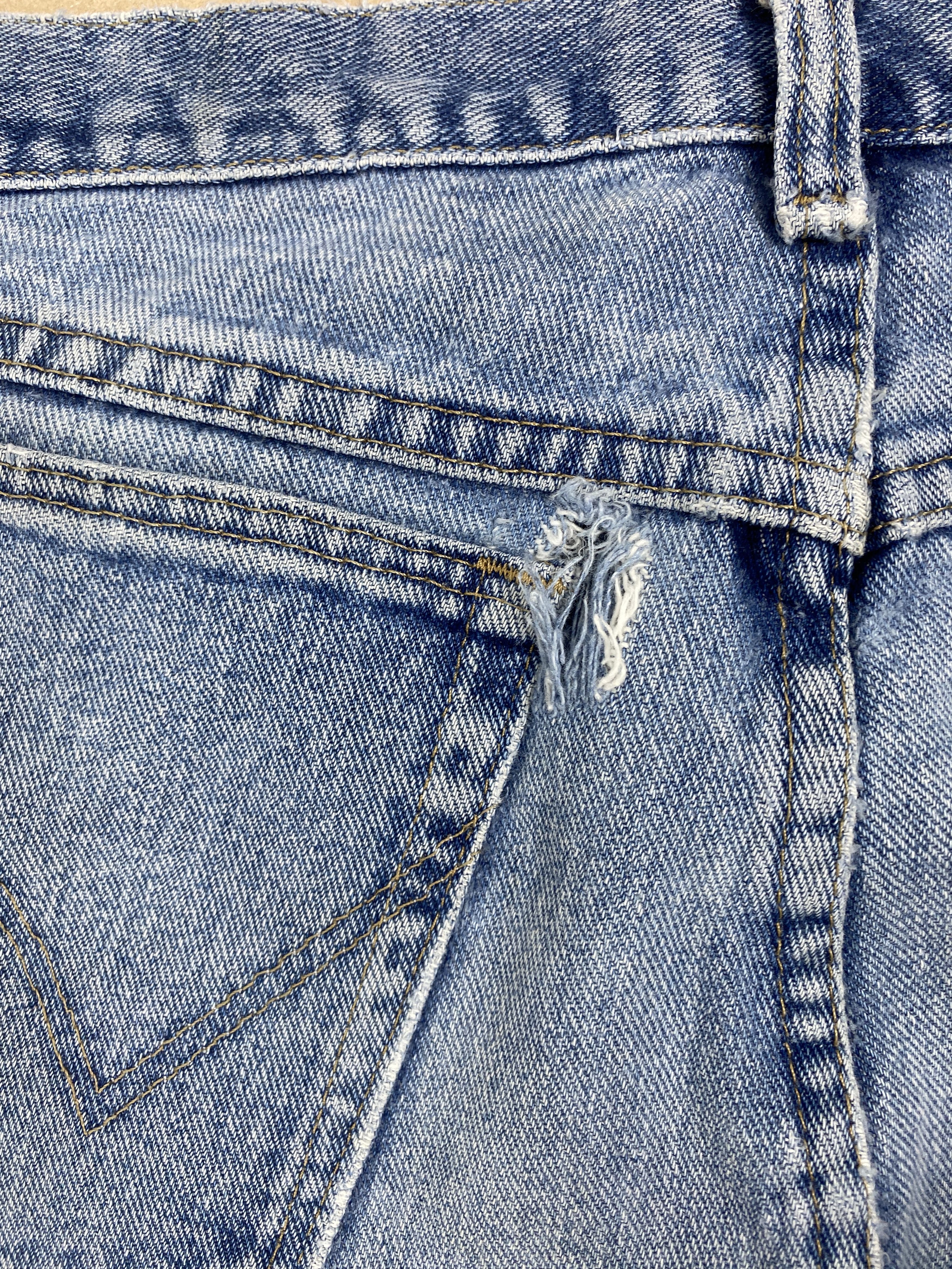 Vintage Vintage 90s WRANGLER Distressed Faded Light Wash Jeans Size US 31 - 7 Thumbnail