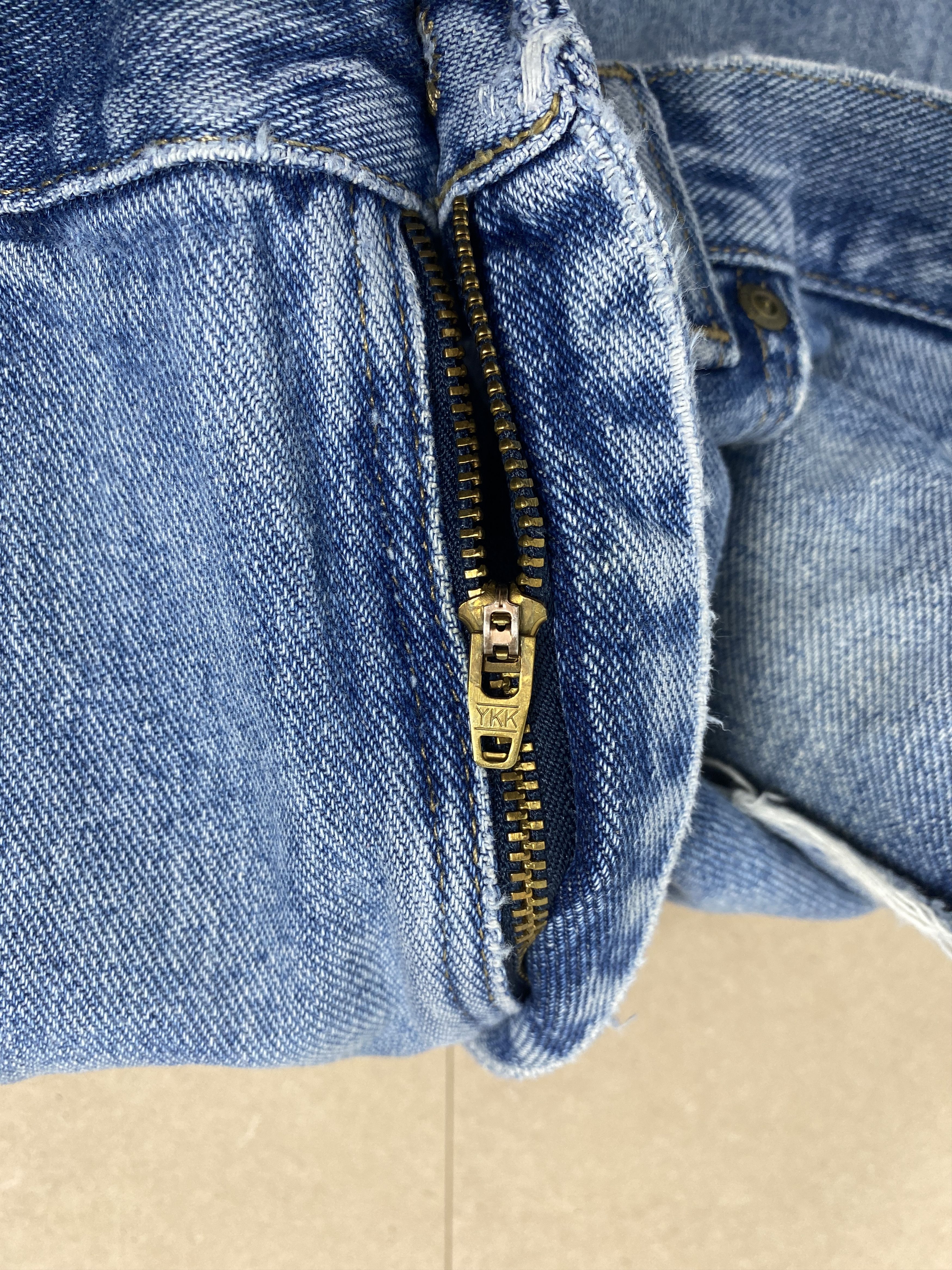 Vintage Vintage 90s WRANGLER Distressed Faded Light Wash Jeans Size US 31 - 13 Thumbnail