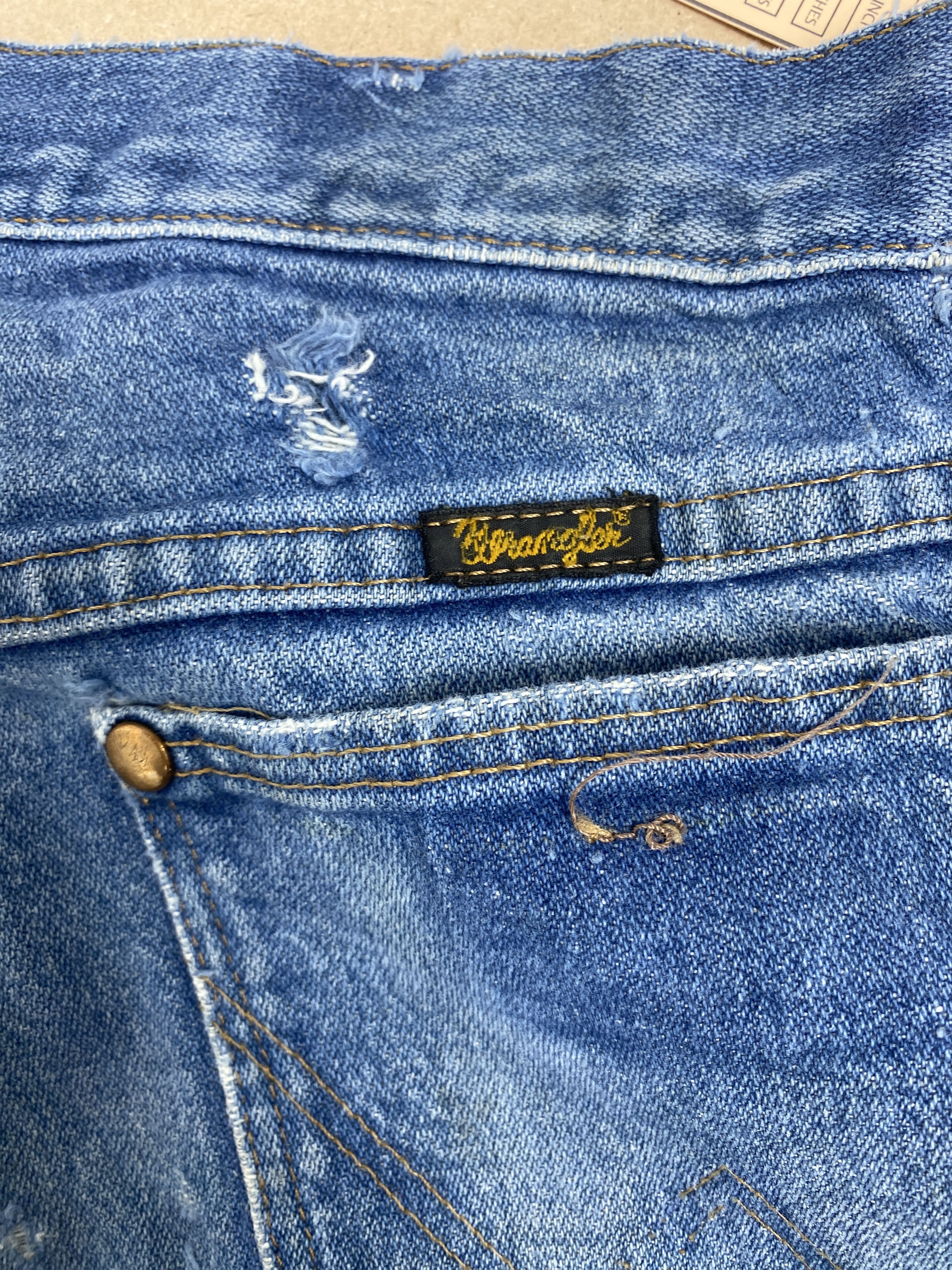 Vintage Vintage Wrangler Straight Cut Distressed Faded Blue Jeans Size US 35 - 8 Thumbnail