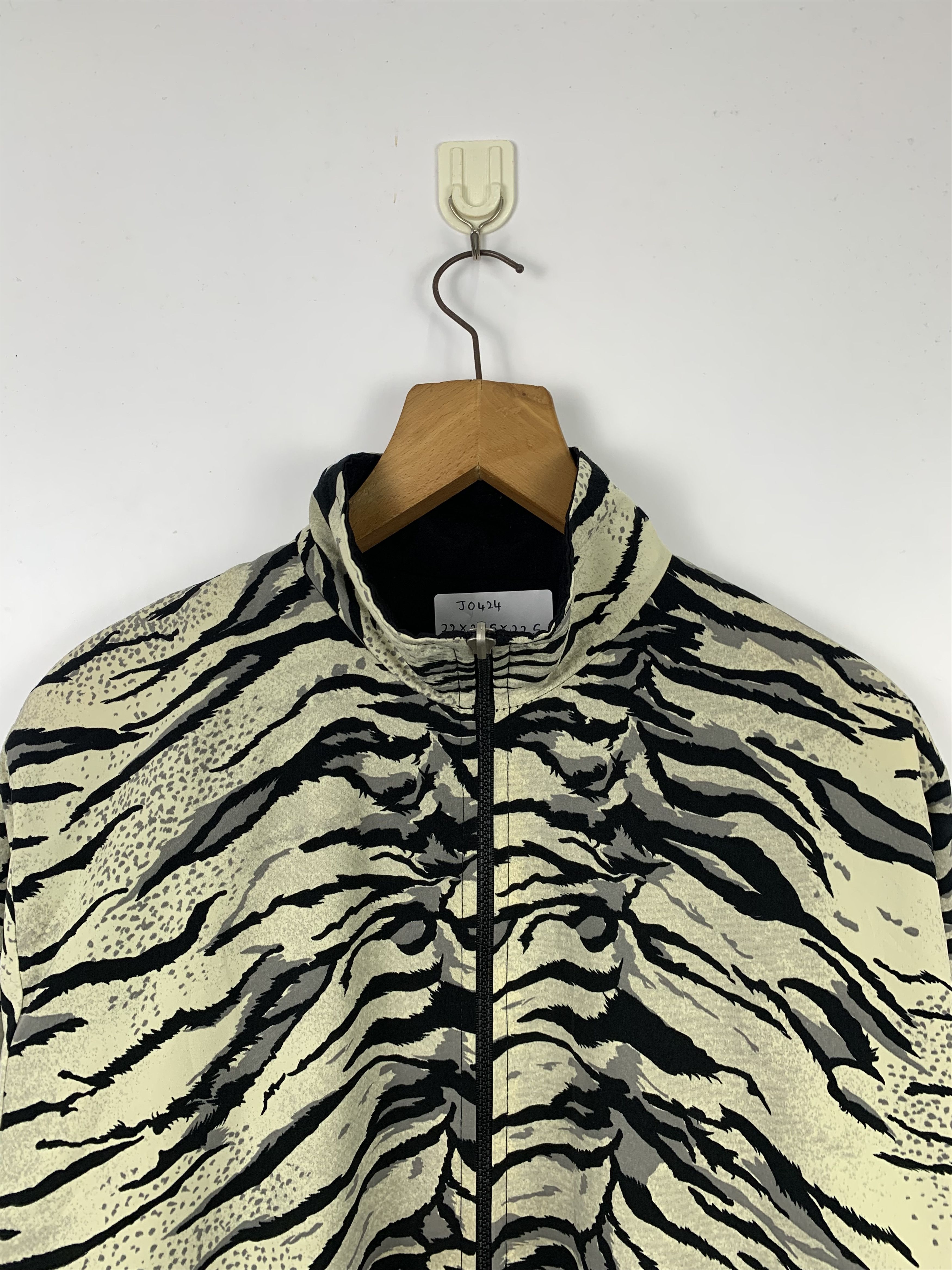 Japanese Brand Vintage TIGER Pattern Japanese Brand Zip Up Jacket J0424 Size US S / EU 44-46 / 1 - 2 Thumbnail