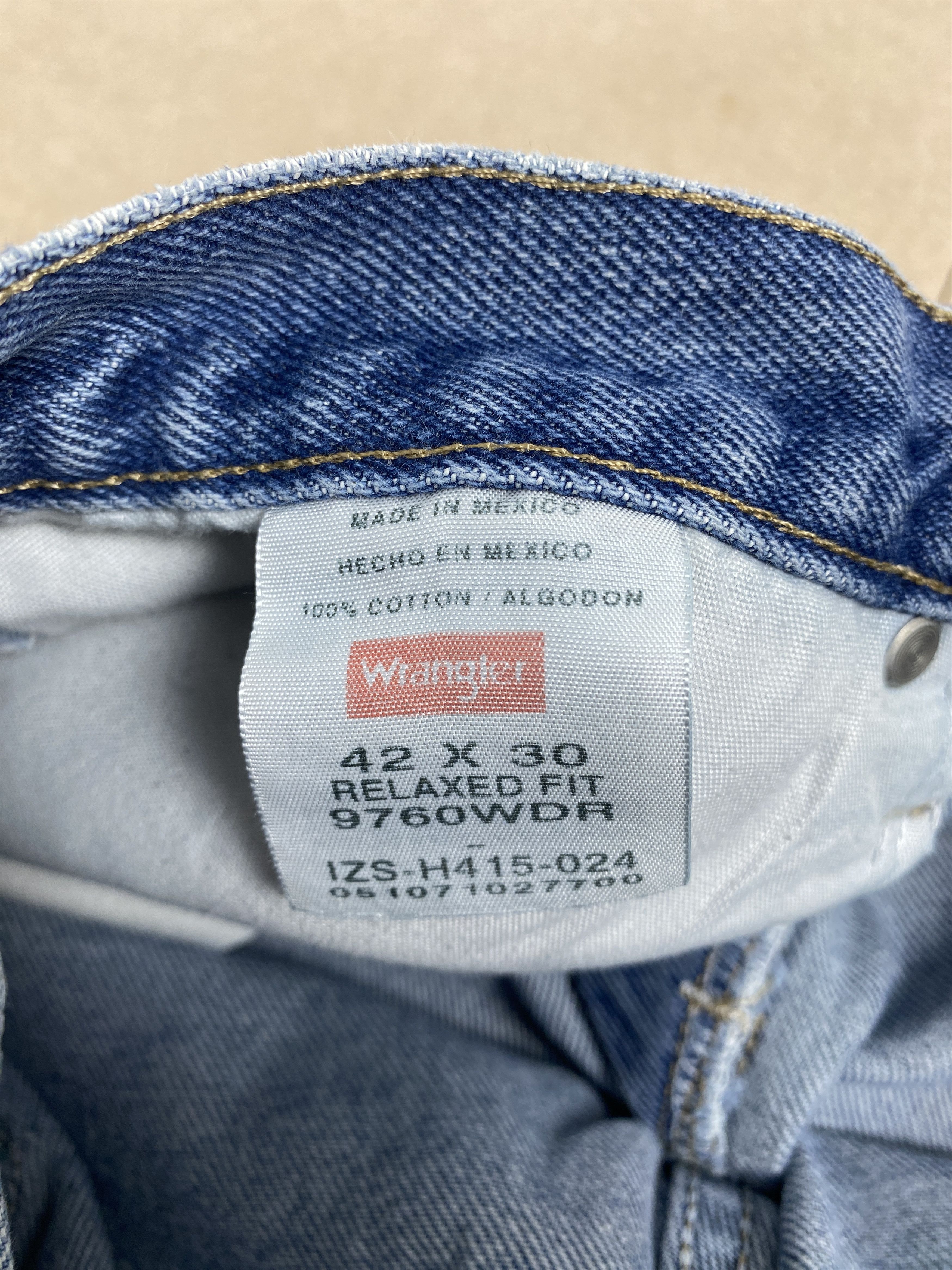 Vintage Vintage Wrangler Straight Cut Mid Wash Jeans P0462 Size US 40 / EU 56 - 8 Thumbnail