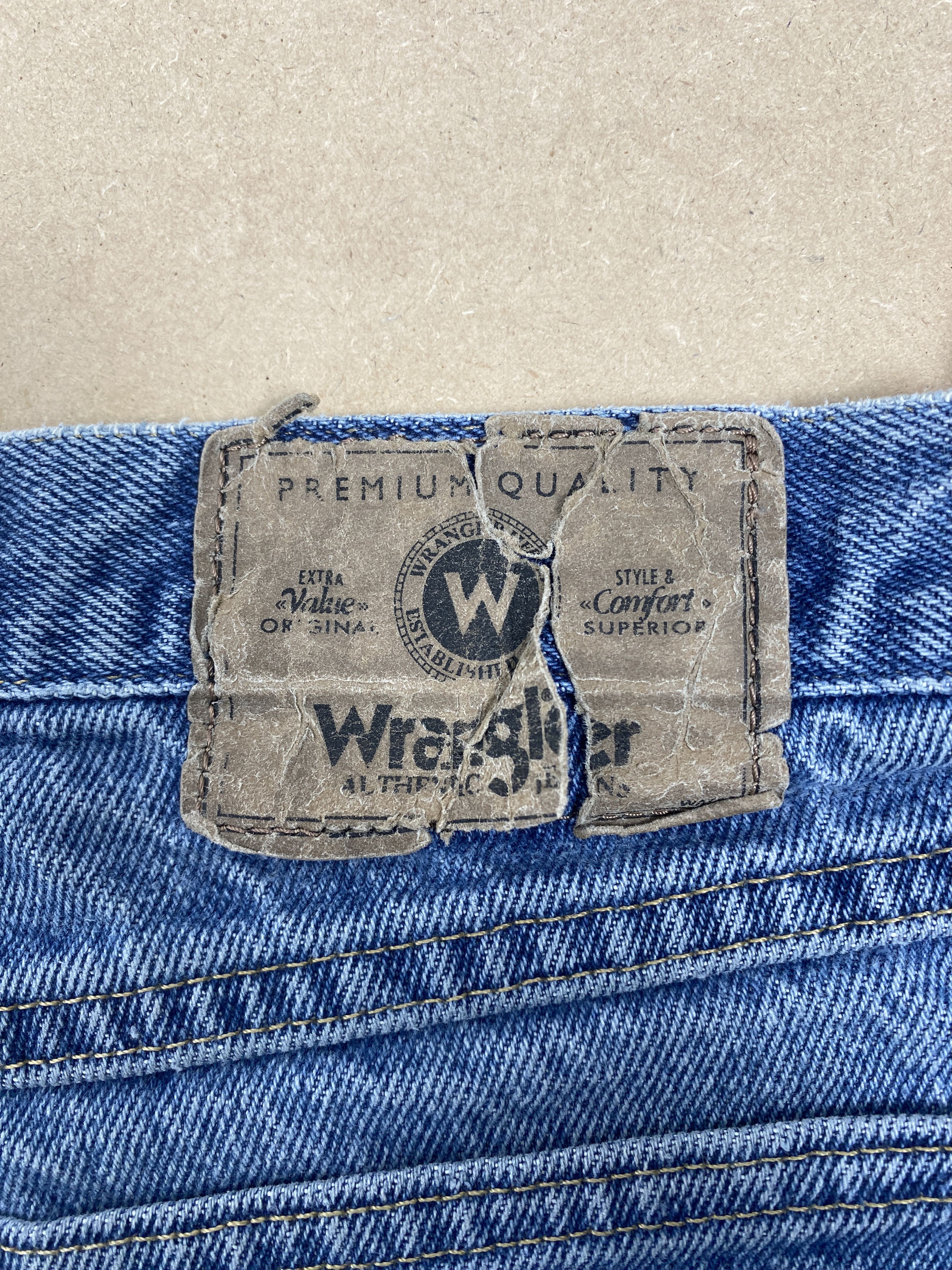 Vintage Vintage Wrangler Straight Cut Mid Wash Jeans P0462 Size US 40 / EU 56 - 7 Thumbnail