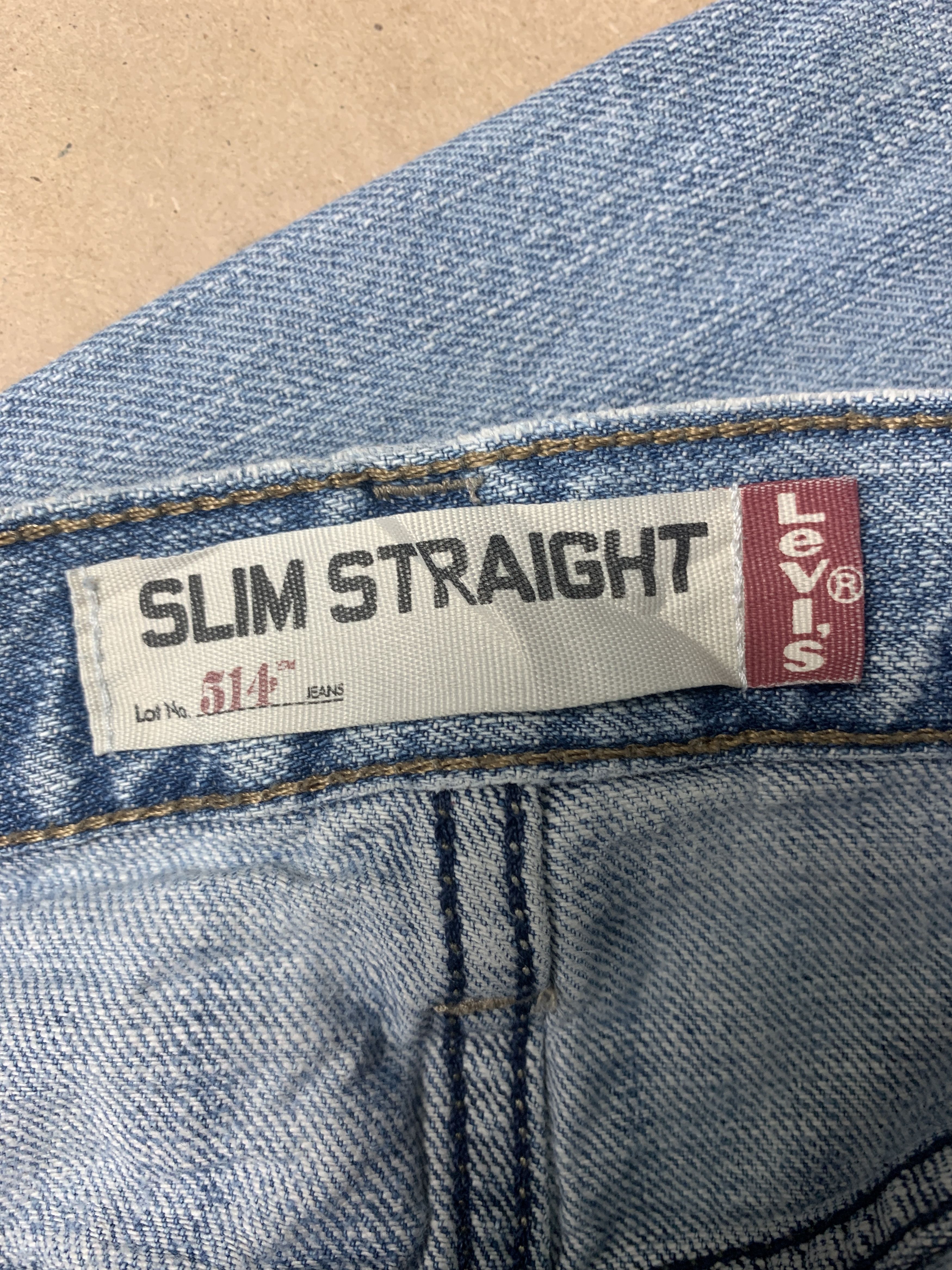 Levi's Vintage Levis 514 Straight Cut Faded Mid Wash Jeans Size US 34 / EU 50 - 14 Thumbnail