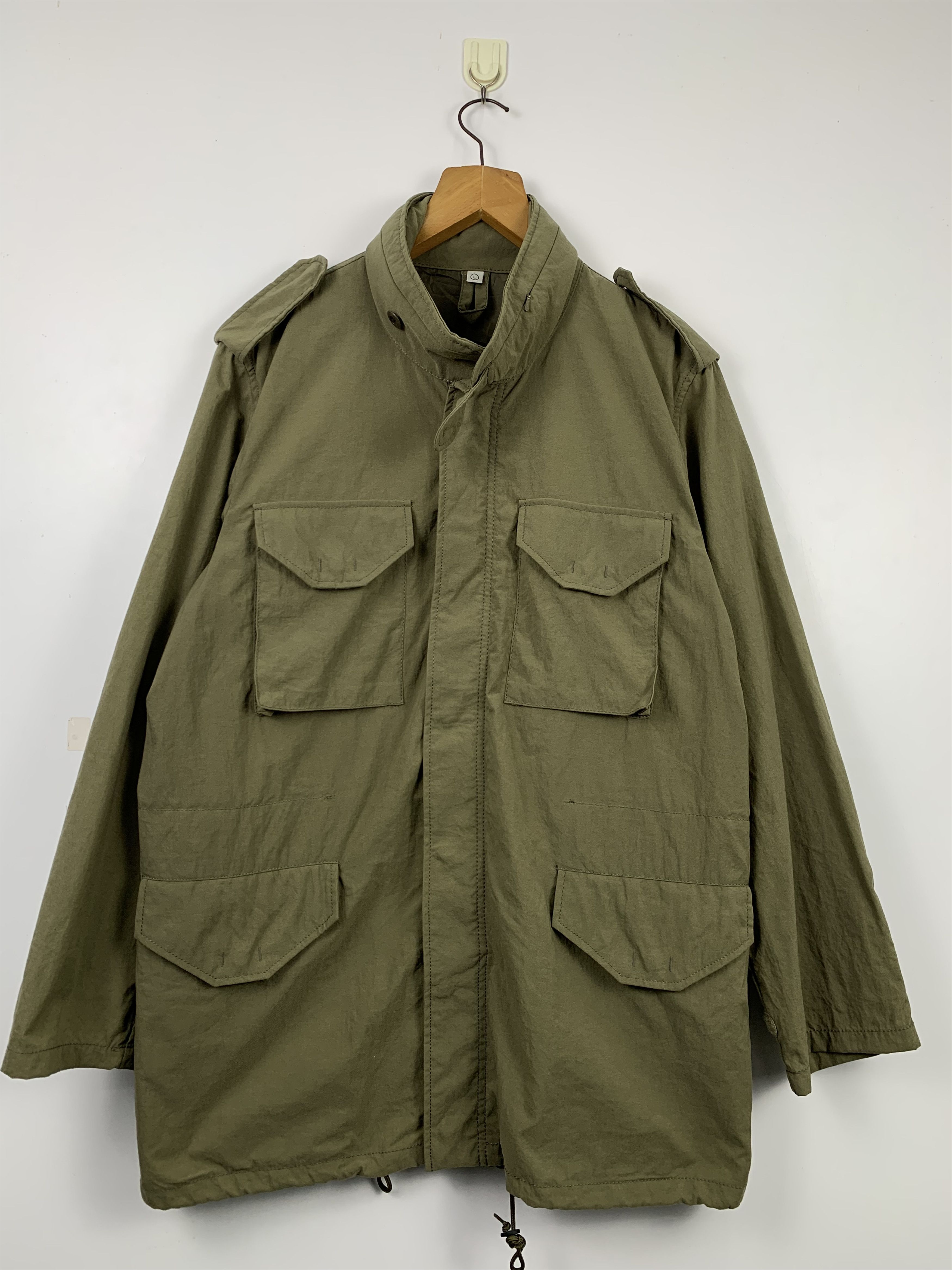 image of Vintage Uniqlo Multi Pocket Military Parkas Jacket in Miltary Green, Men's (Size Medium)