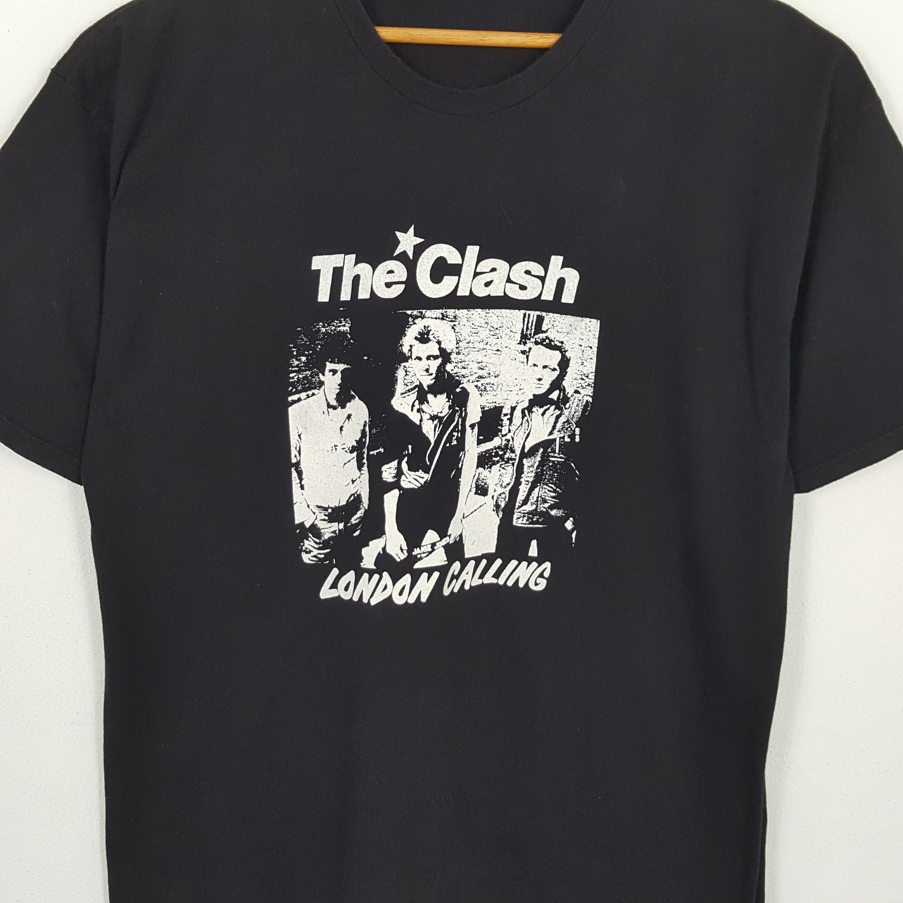 Band Tees × Vintage Vintage THE CLASH American Punk Rock Band Tour T-Shirt Size US XL / EU 56 / 4 - 2 Thumbnail
