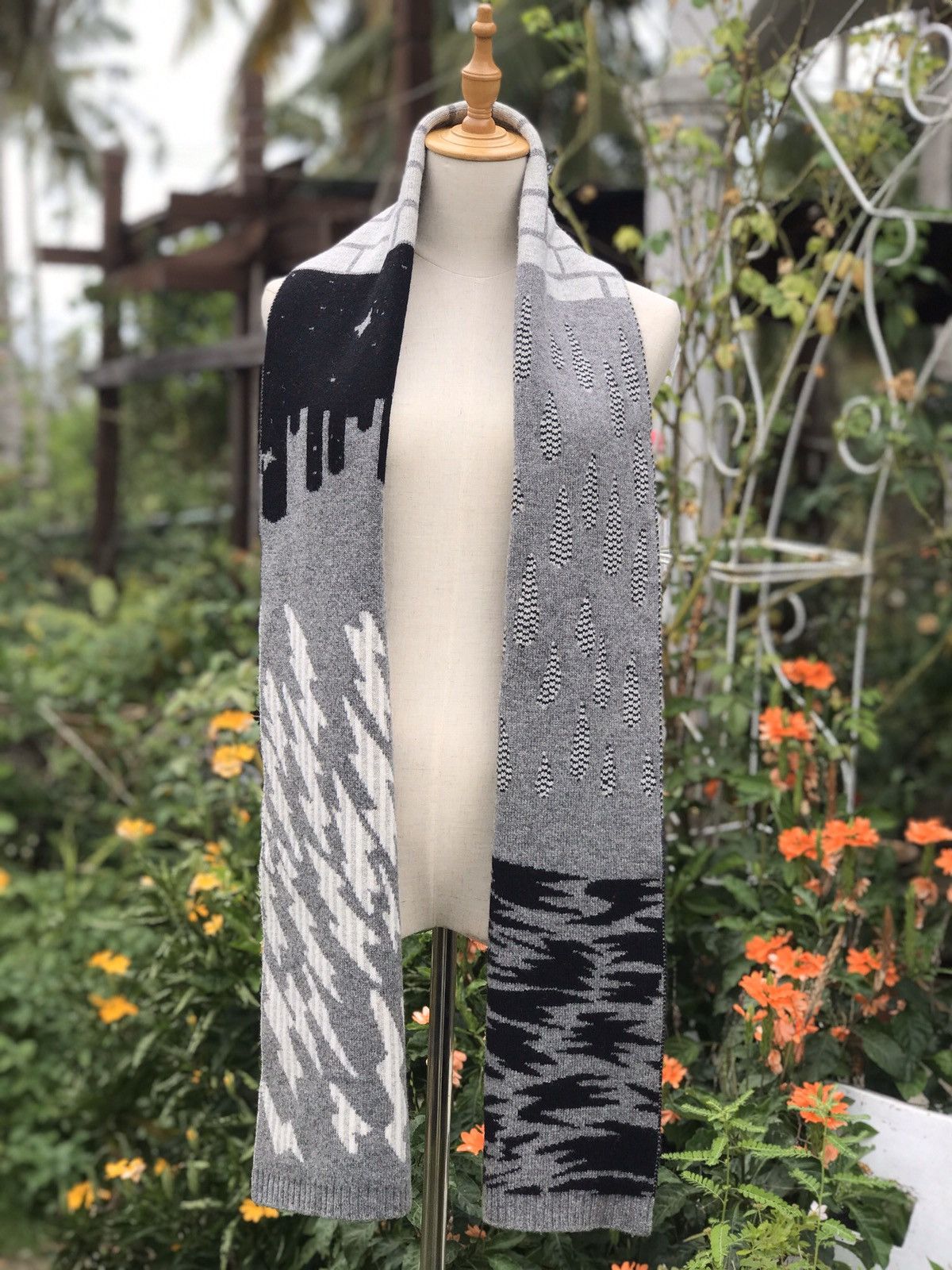 Marc by Marc Jacobs Marc Jacobs City Scape Soft Merino Wool Long Scarf Size ONE SIZE - 3 Thumbnail