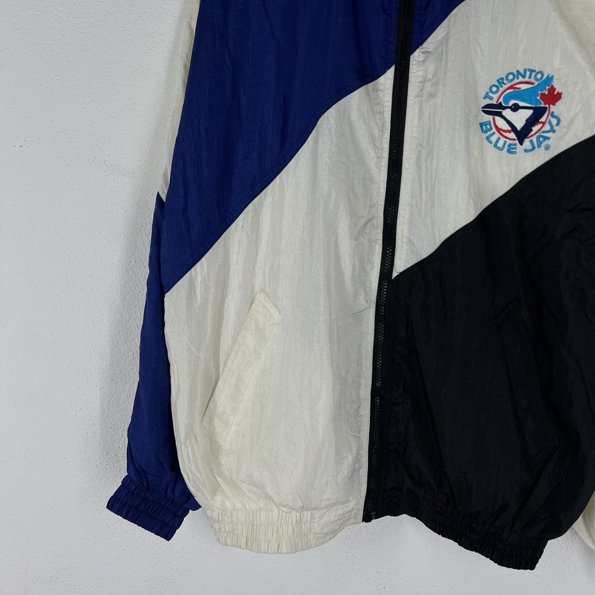 Japanese Brand VINTAGE GENUINE MERCHANDISE MLB BLUE JAYS BIG LOGO JACKET Size US M / EU 48-50 / 2 - 9 Thumbnail