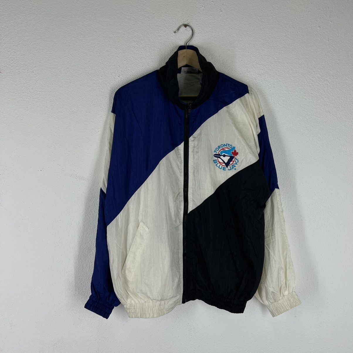 Japanese Brand VINTAGE GENUINE MERCHANDISE MLB BLUE JAYS BIG LOGO JACKET Size US M / EU 48-50 / 2 - 6 Thumbnail