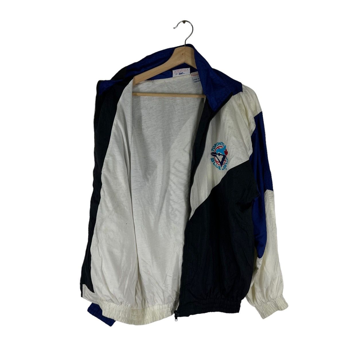 Japanese Brand VINTAGE GENUINE MERCHANDISE MLB BLUE JAYS BIG LOGO JACKET Size US M / EU 48-50 / 2 - 5 Thumbnail