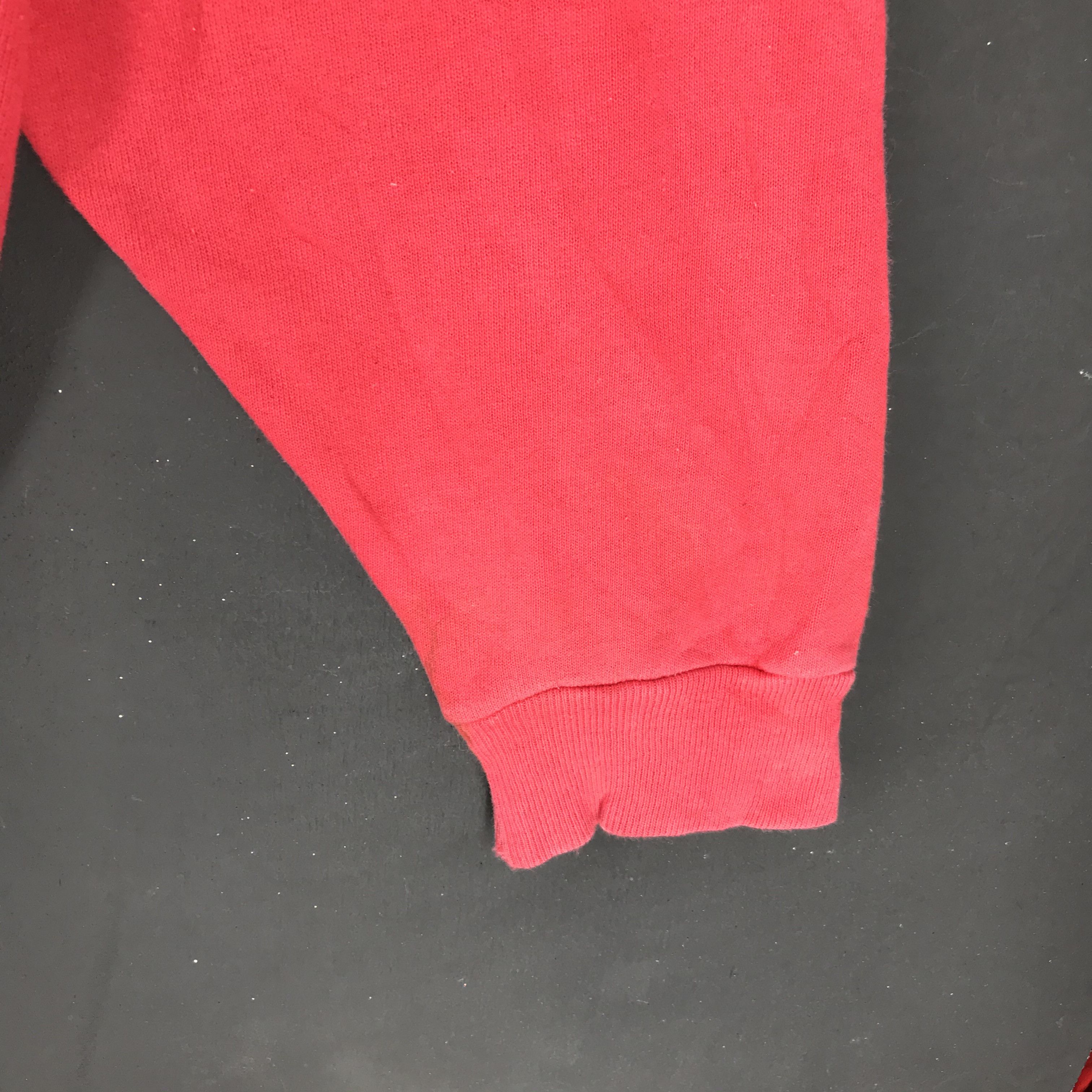 Universal Studios Vintage Movie Jurassic Park Red Sweatshirts #1712-68 Size US XL / EU 56 / 4 - 5 Thumbnail