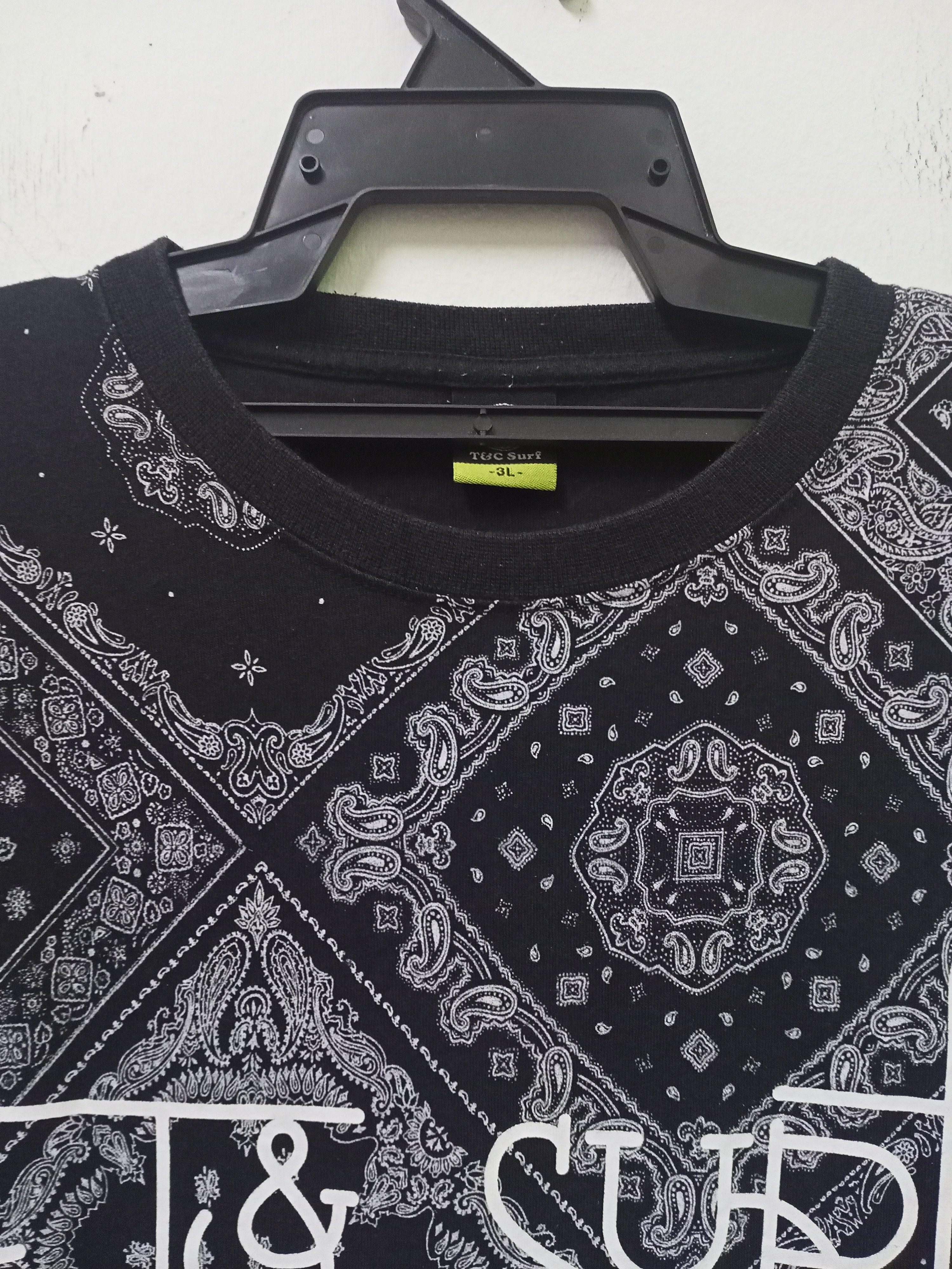 Vintage T&C Surf Bandana Pattern Tee Size US XL / EU 56 / 4 - 4 Thumbnail