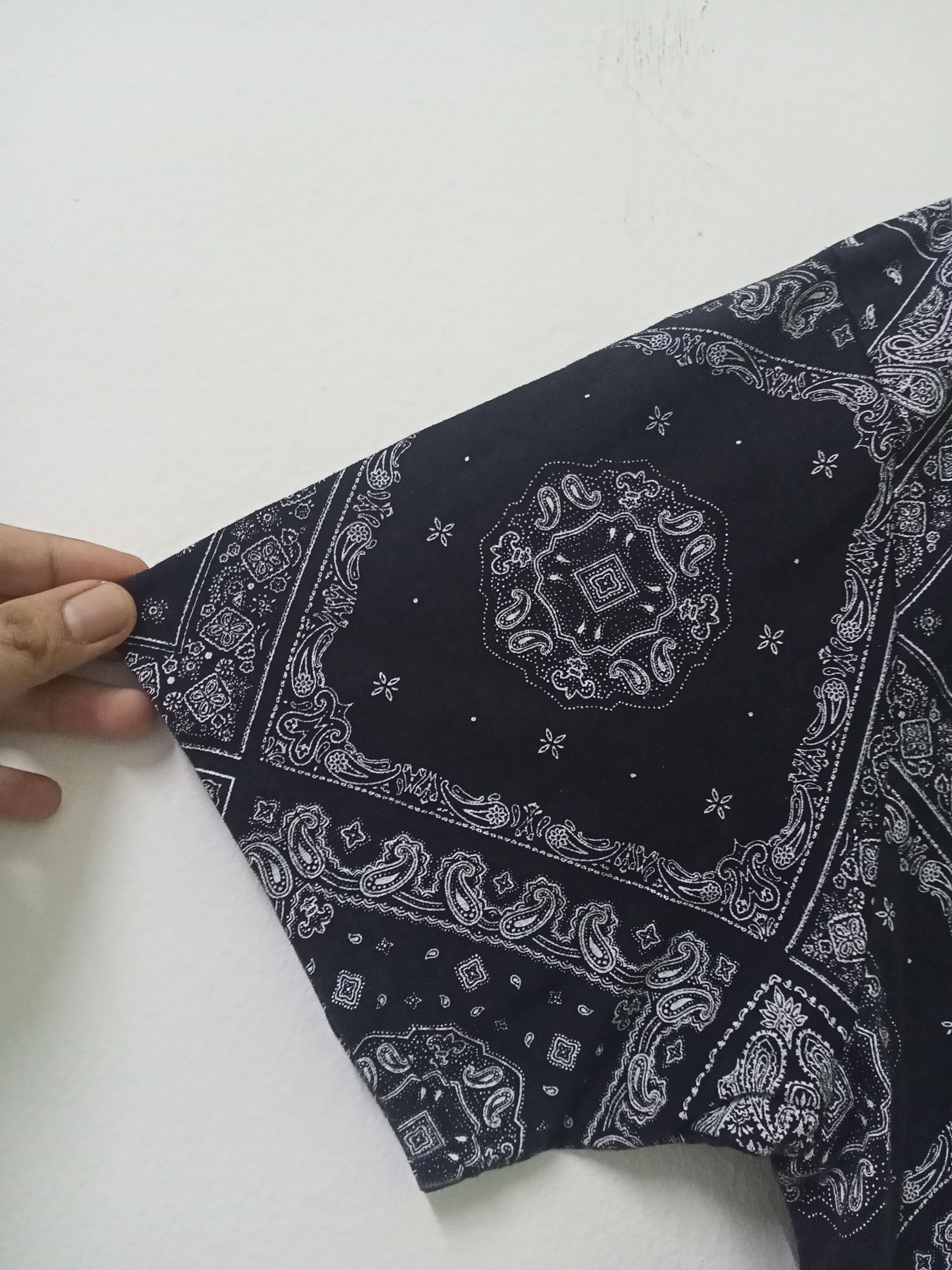 Vintage T&C Surf Bandana Pattern Tee Size US XL / EU 56 / 4 - 5 Thumbnail