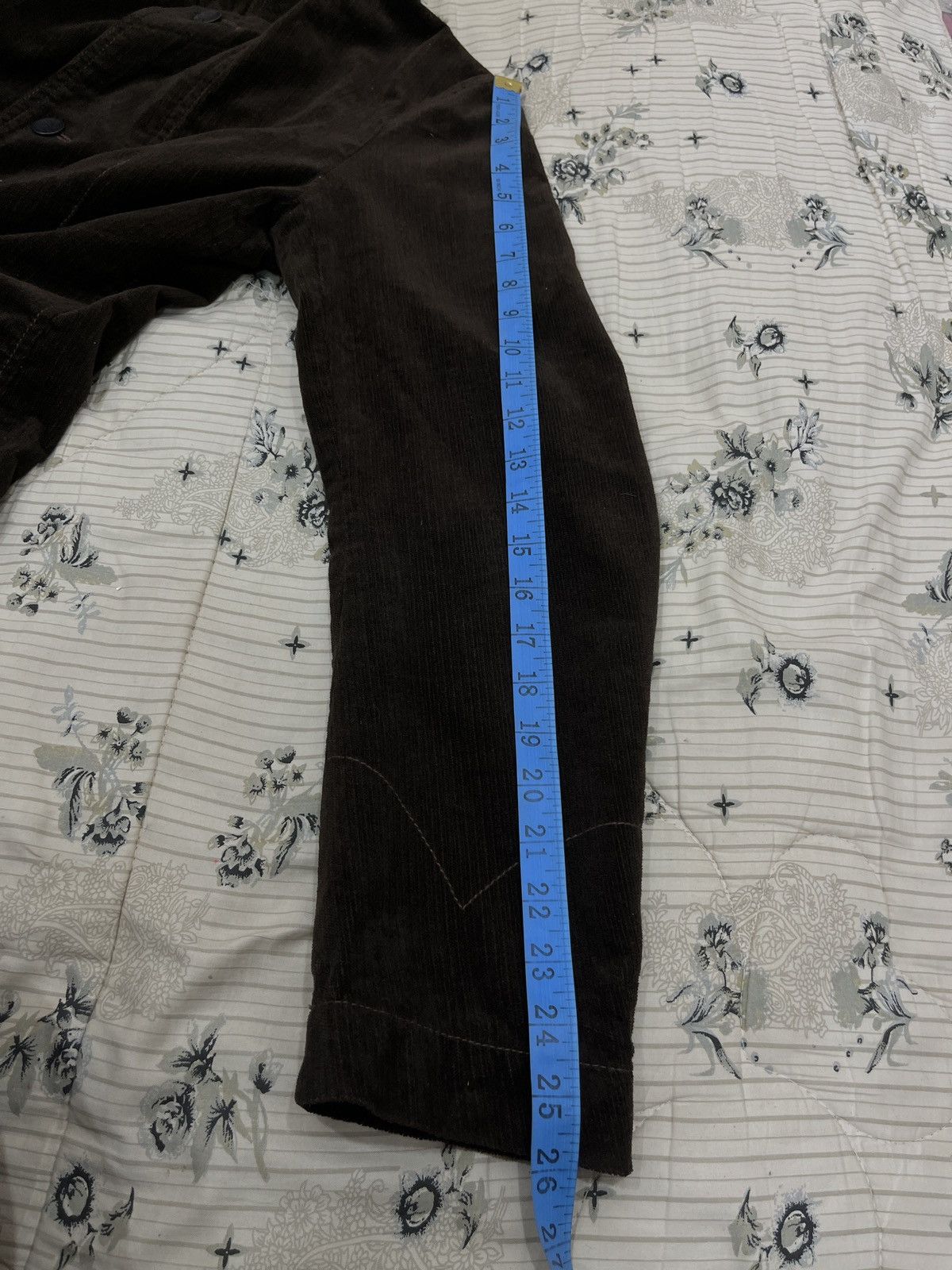 Levi's (Yy). VINTAGE LEVIS MOVIN ON CORDUROY CHORE JACKET Size US M / EU 48-50 / 2 - 15 Thumbnail