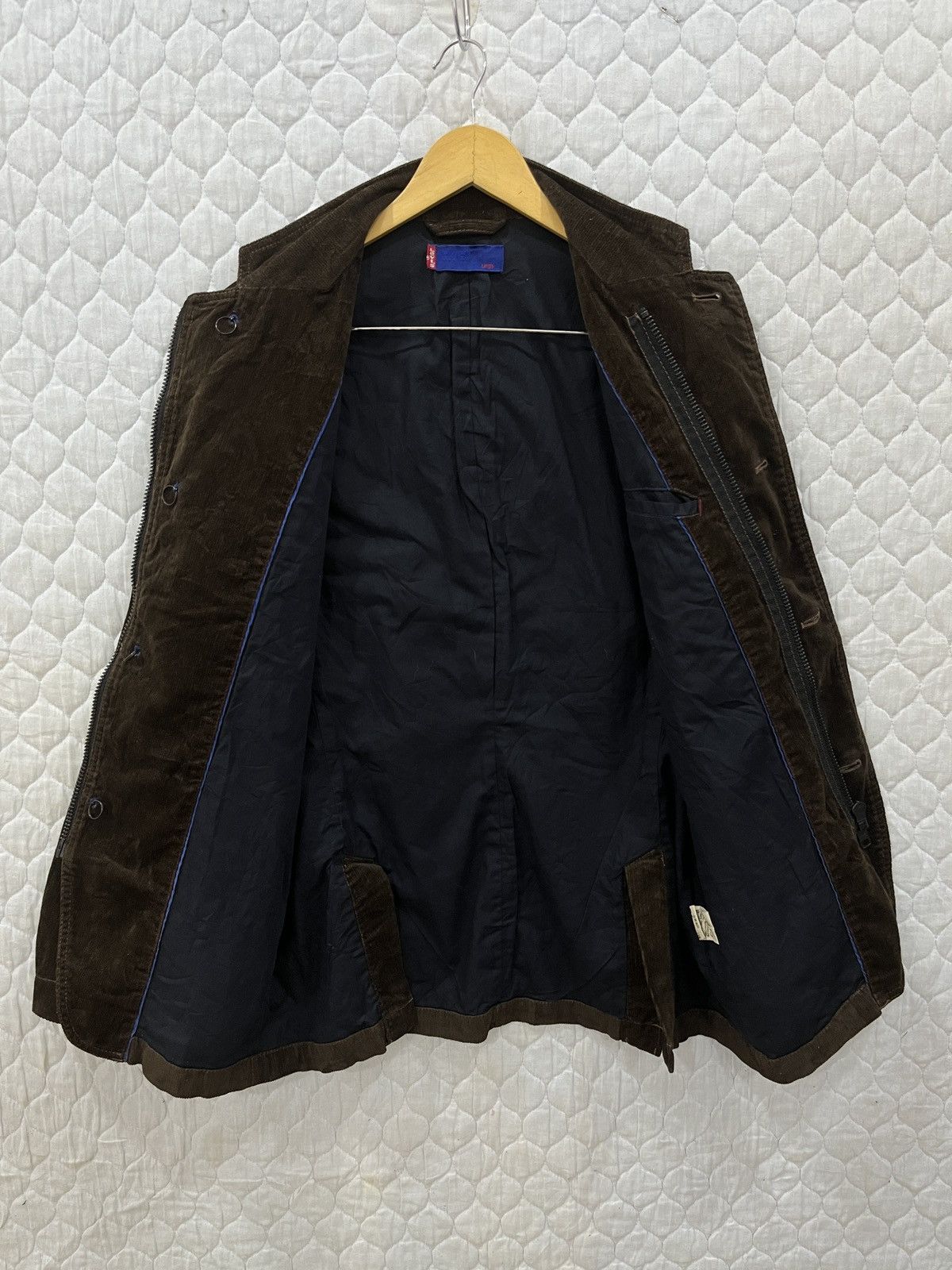 Levi's (Yy). VINTAGE LEVIS MOVIN ON CORDUROY CHORE JACKET Size US M / EU 48-50 / 2 - 7 Thumbnail