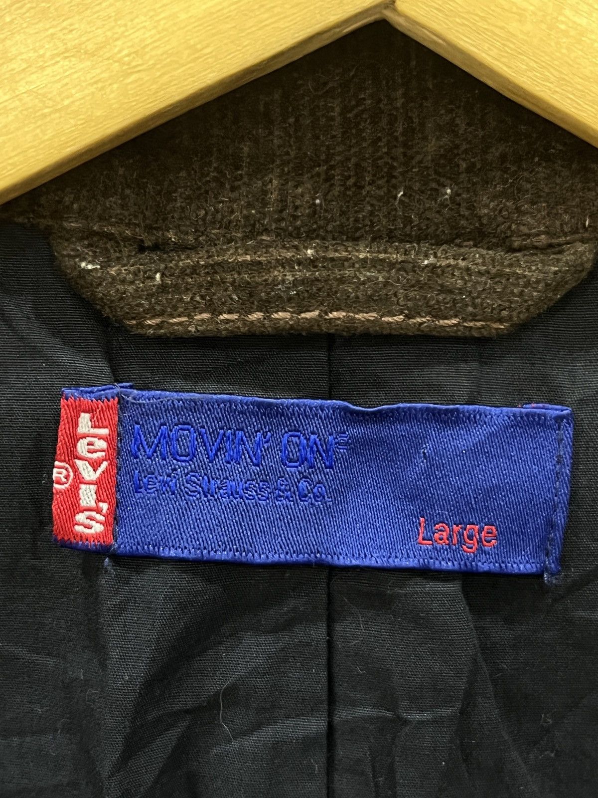 Levi's (Yy). VINTAGE LEVIS MOVIN ON CORDUROY CHORE JACKET Size US M / EU 48-50 / 2 - 8 Thumbnail