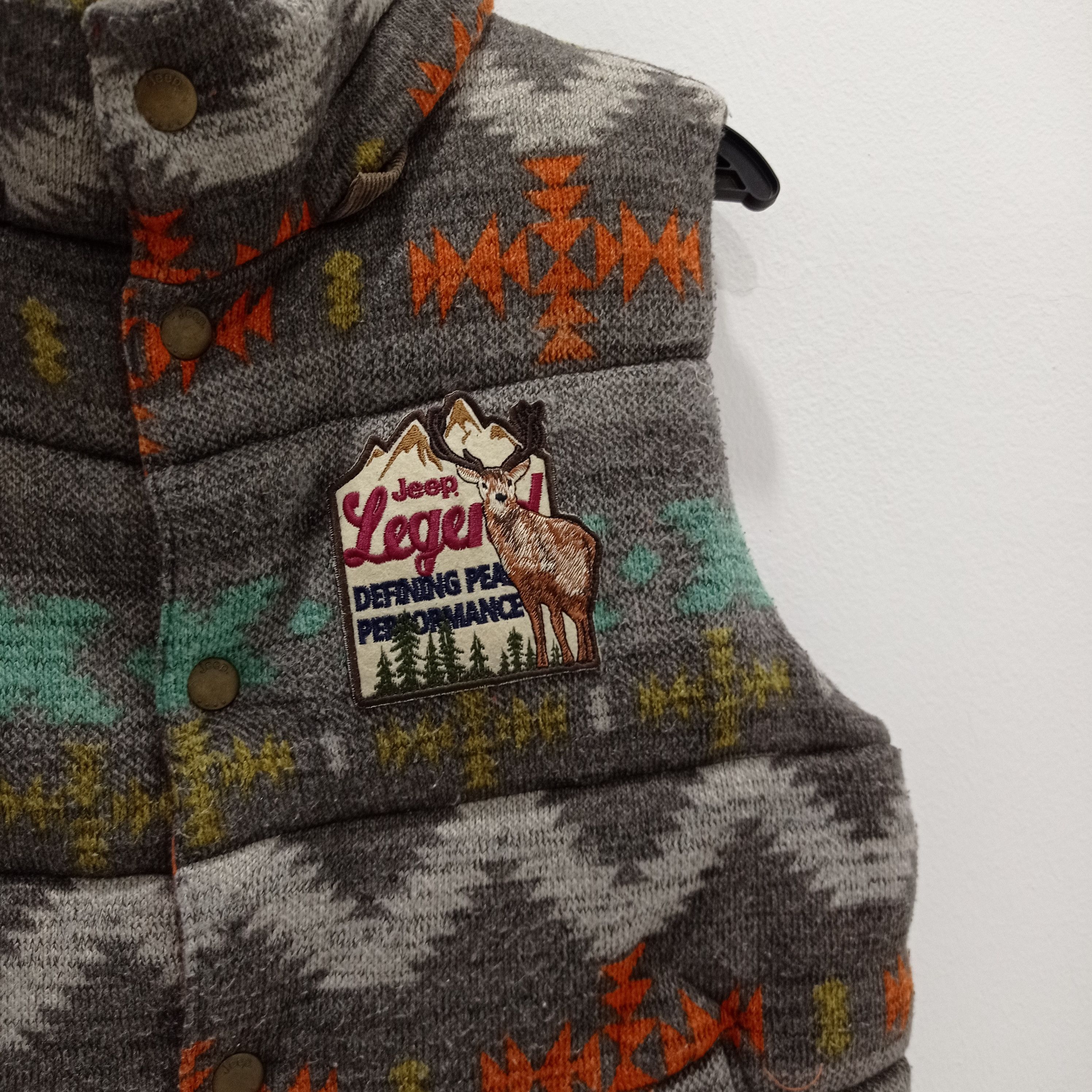 Jeep 🔥JEEP VEST PUFFER ABSTRACT DESIGN Size US M / EU 48-50 / 2 - 3 Thumbnail