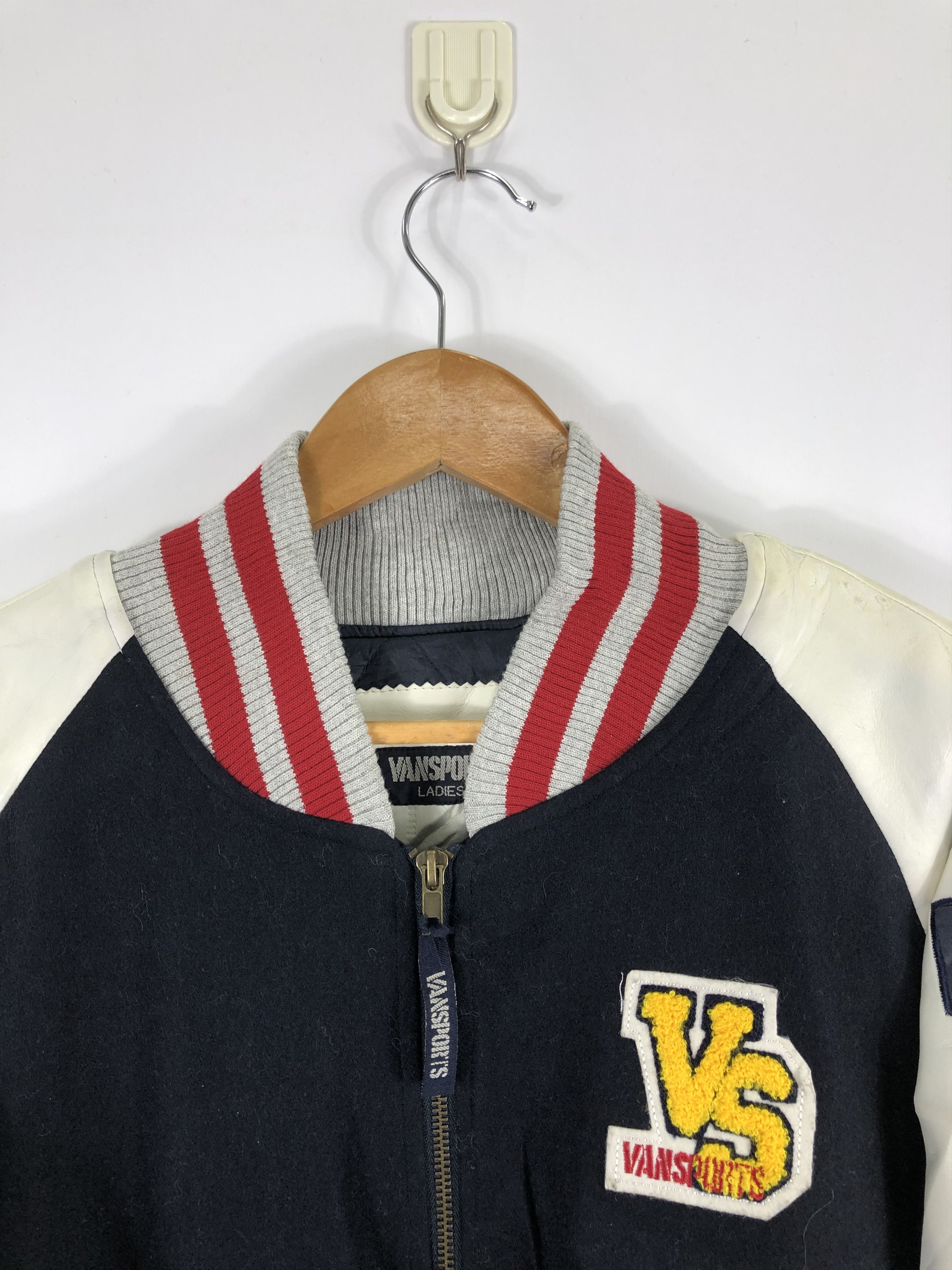 Japanese Brand × Vintage Vintage 90s Vansport Varsity Jacket Patches Leather V0246 Size US M / EU 48-50 / 2 - 10 Thumbnail