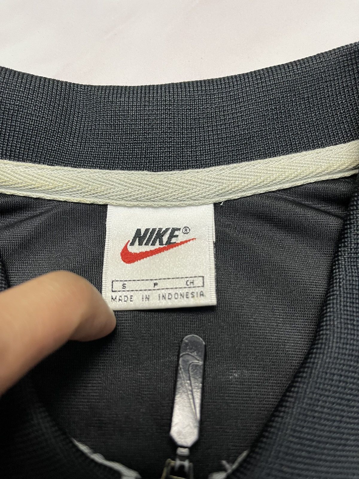 Nike Vintage Nike Air Max Zipper Jersey Size US L / EU 52-54 / 3 - 4 Thumbnail
