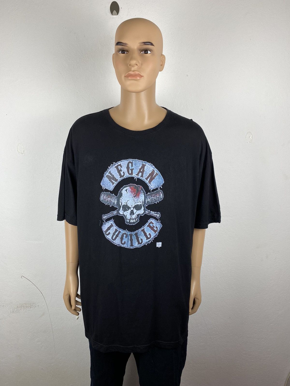 The Game 🔥GKD THE WALKING DEAD x NEGAN LUCILLE VIDEO GAME T-SHIRT Size US XL / EU 56 / 4 - 2 Thumbnail