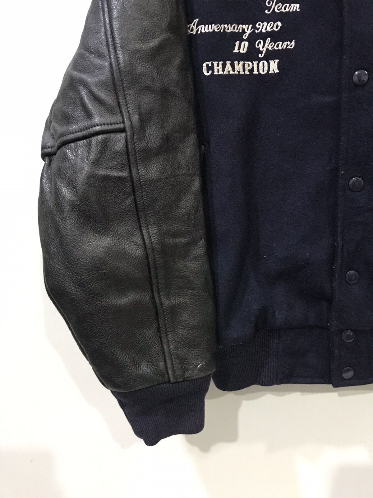 Japanese Brand Vintage NEO BLOOD Leather Sleeve Varsity Jacke Size US L / EU 52-54 / 3 - 8 Thumbnail