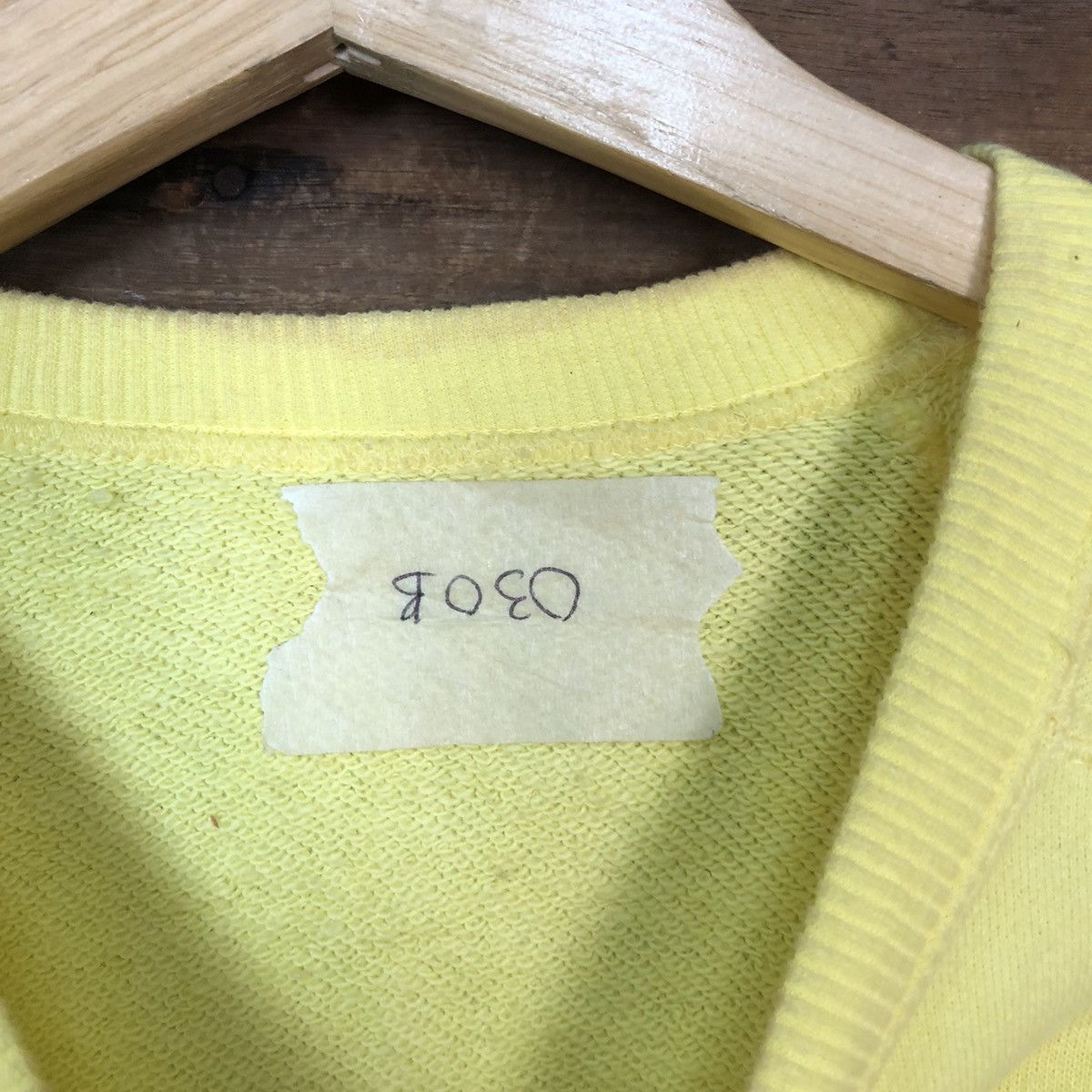 Vintage Yamaha Staff vintage Yellow Sweatshirt #030B Size US M / EU 48-50 / 2 - 8 Thumbnail
