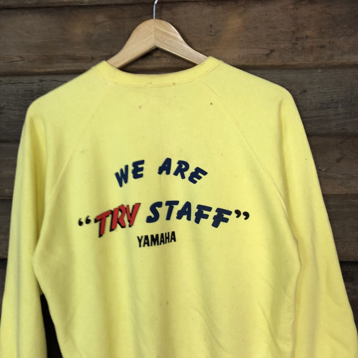 Vintage Yamaha Staff vintage Yellow Sweatshirt #030B Size US M / EU 48-50 / 2 - 2 Thumbnail