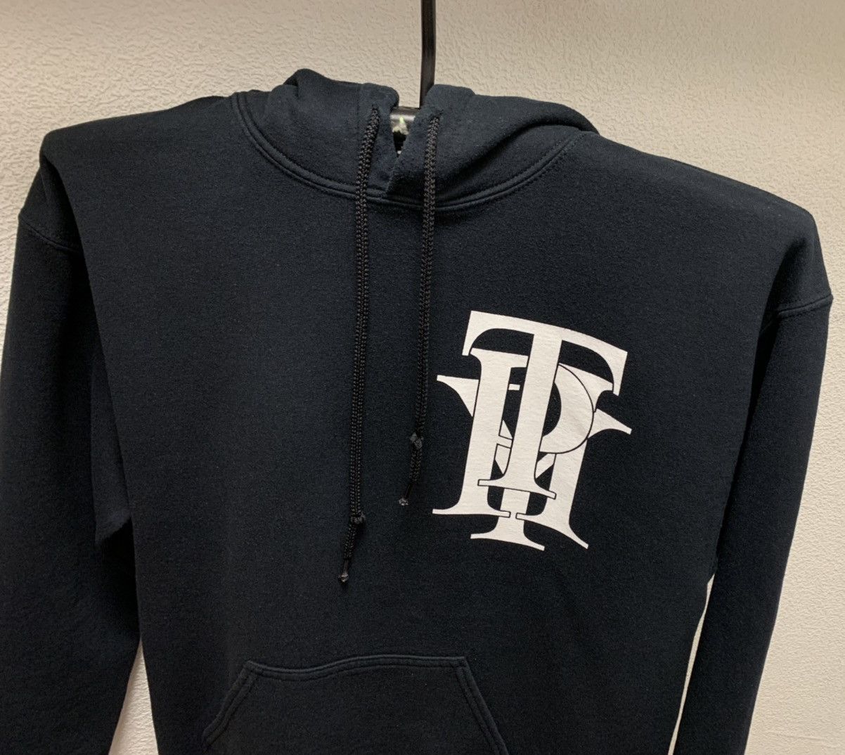 Band Tees TPIY The Plot In You black vintage rock hoodie band M size Size US M / EU 48-50 / 2 - 3 Thumbnail