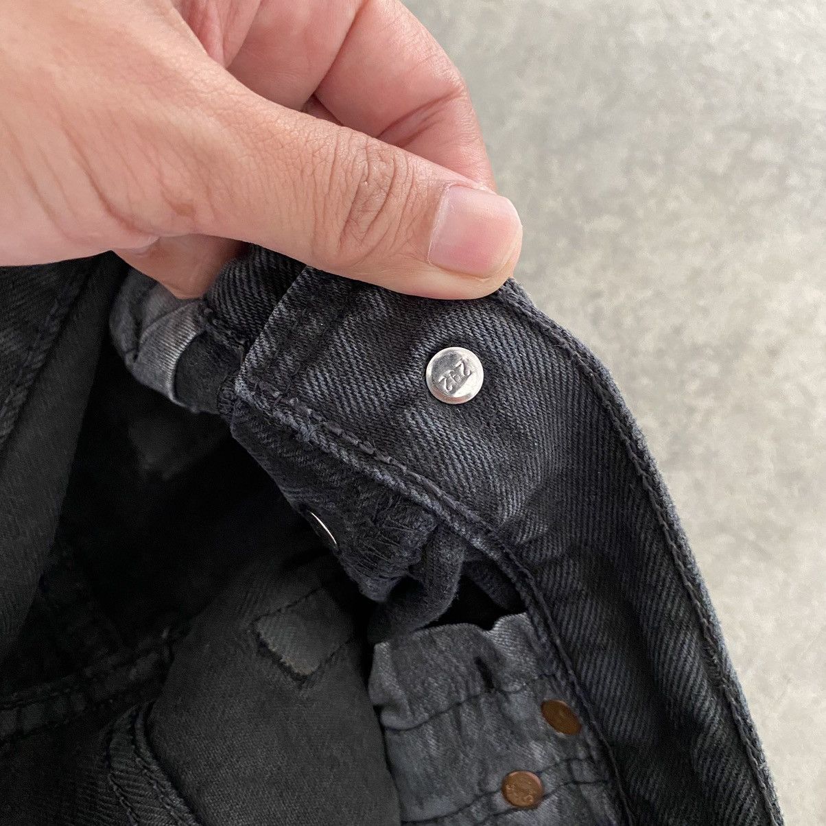Levi's Size 30x34 Vintage Levi's 501 Faded Black Denim Jeans Size US 30 / EU 46 - 17 Thumbnail