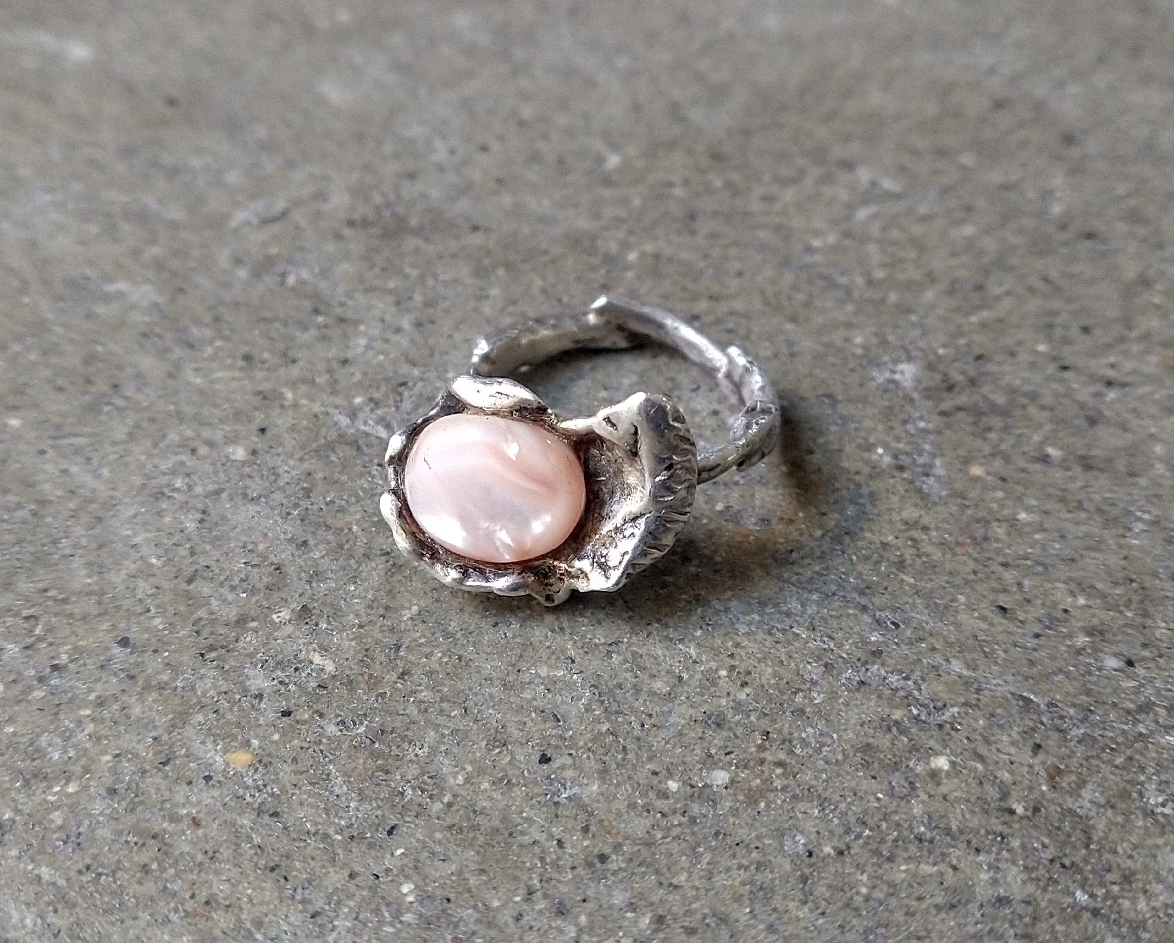image of Avant Garde x Jewelry Vintage Sterling Silver Ring 6.75 Pink Mother Pearl Modern in Silver/Pink
