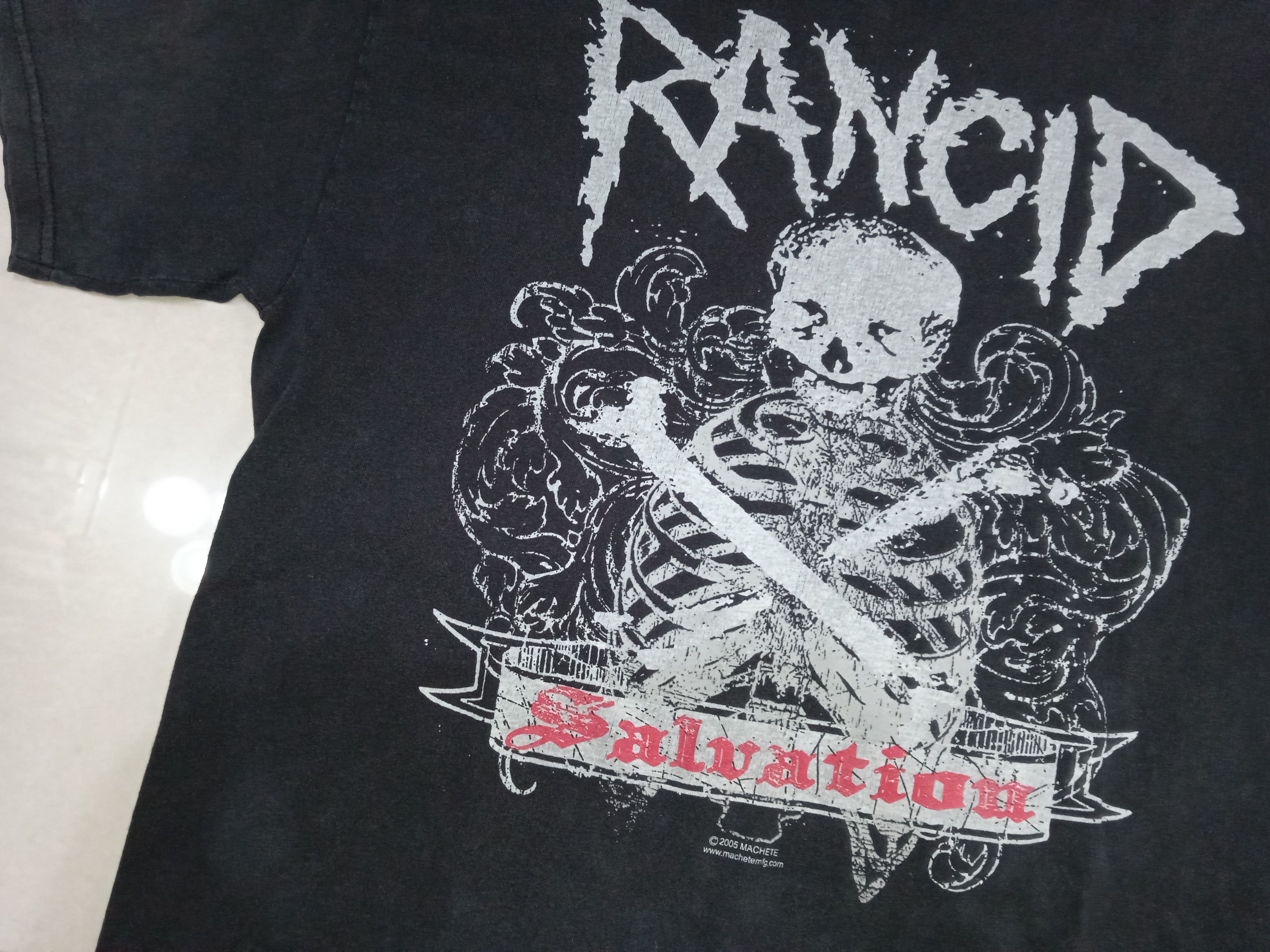 Band Tees Vintage 00s Rancid Salvation 2005 Machete T-Shirt Punk Size US L / EU 52-54 / 3 - 2 Thumbnail