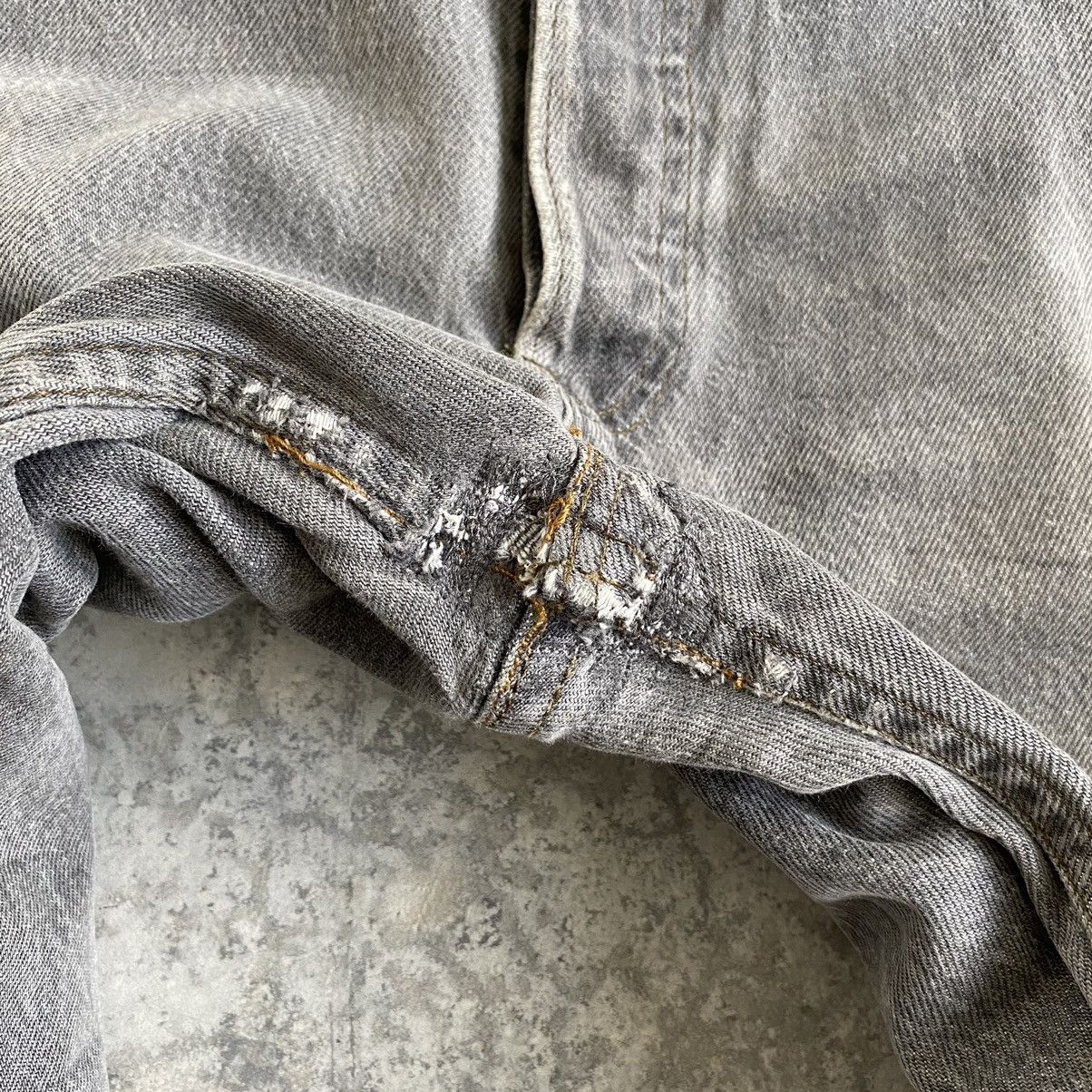 Levi's Size 33x32.5 VTG 90’s Levi's 501 Ash Gray Button Fly Jeans Size US 33 - 12 Thumbnail