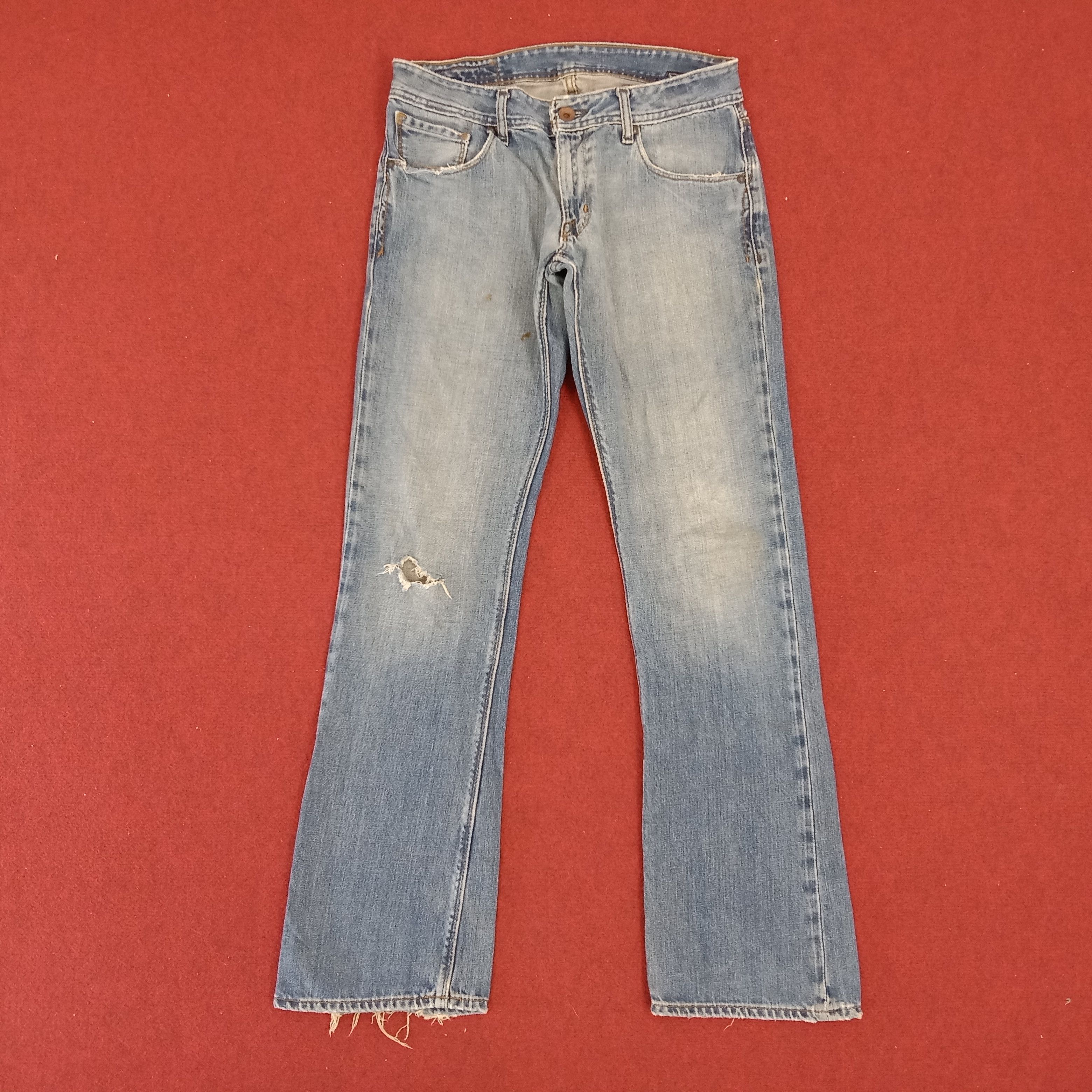 image of Skategang x Vintage Volcom Streetwear Skateboard Style Distressed Jeans in Blue Jean (Size 32)