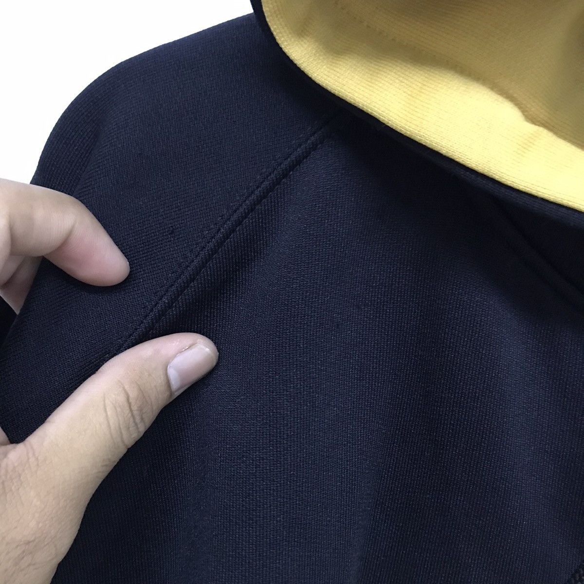 Fred Perry Vintage 90s Fred Perry Very Very Graphic Sweater Hoodie Size US L / EU 52-54 / 3 - 17 Thumbnail