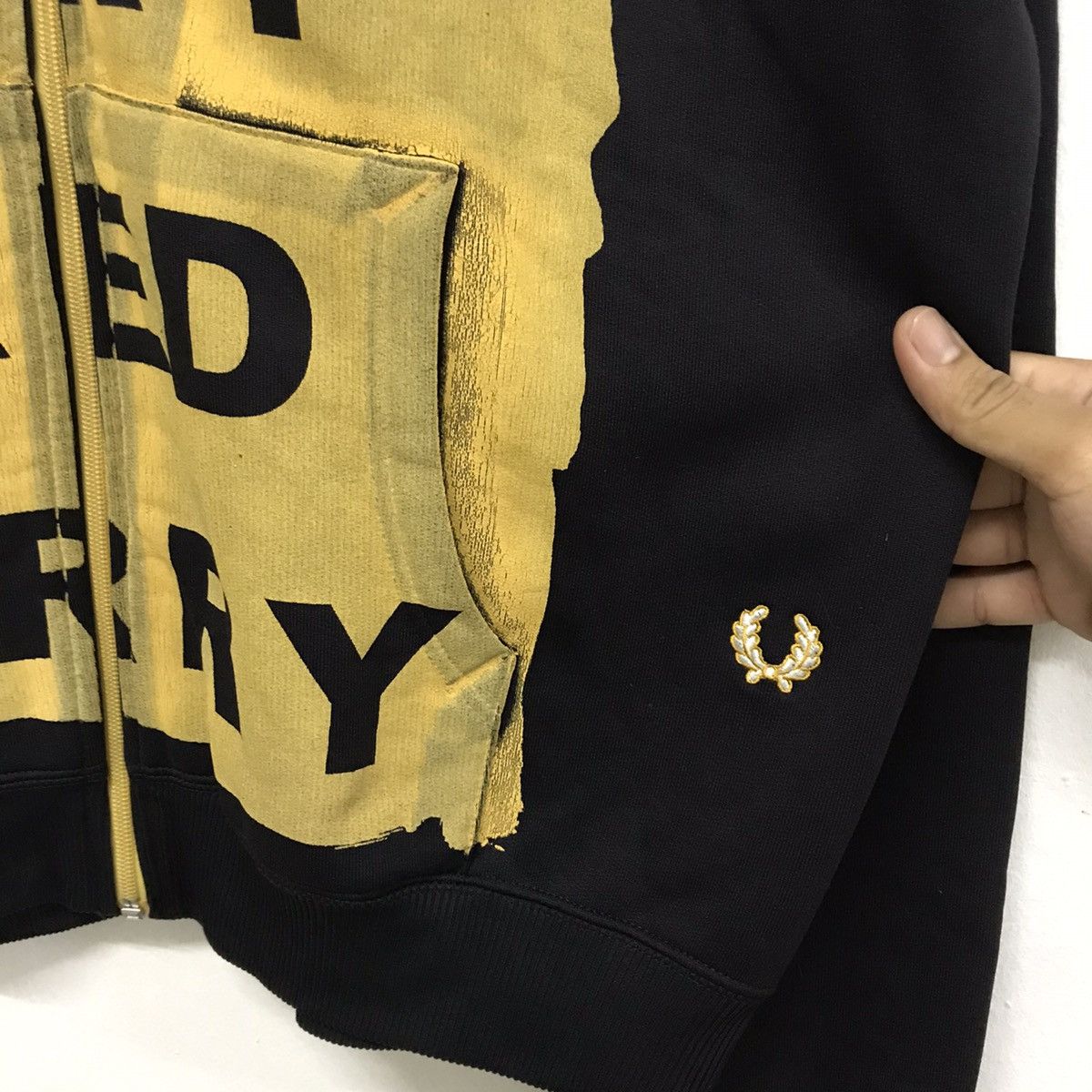 Fred Perry Vintage 90s Fred Perry Very Very Graphic Sweater Hoodie Size US L / EU 52-54 / 3 - 6 Thumbnail