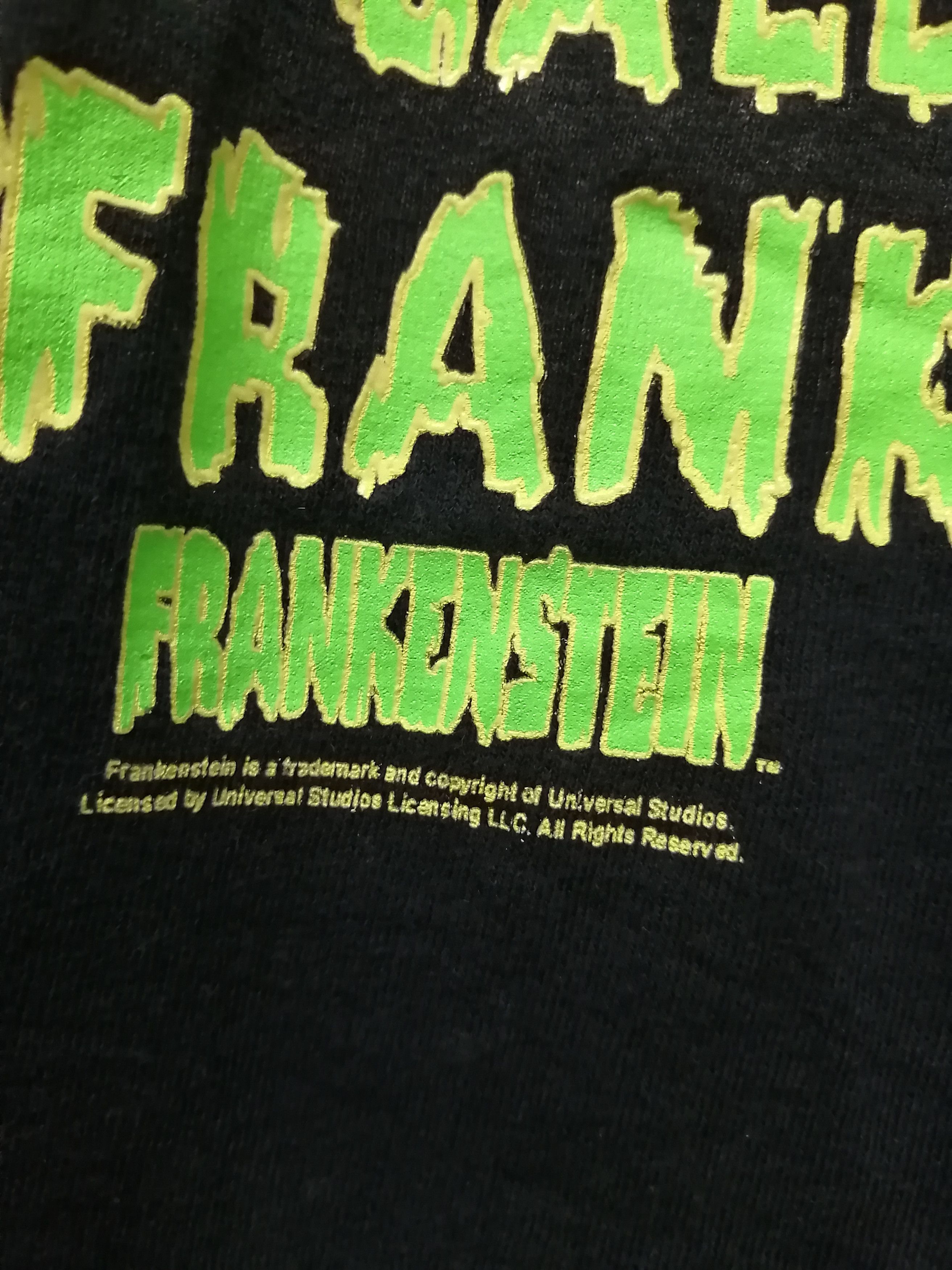 Universal Studios Vintage FRANKENSTEIN Glow In The Dark T-shirt Size US L / EU 52-54 / 3 - 3 Thumbnail