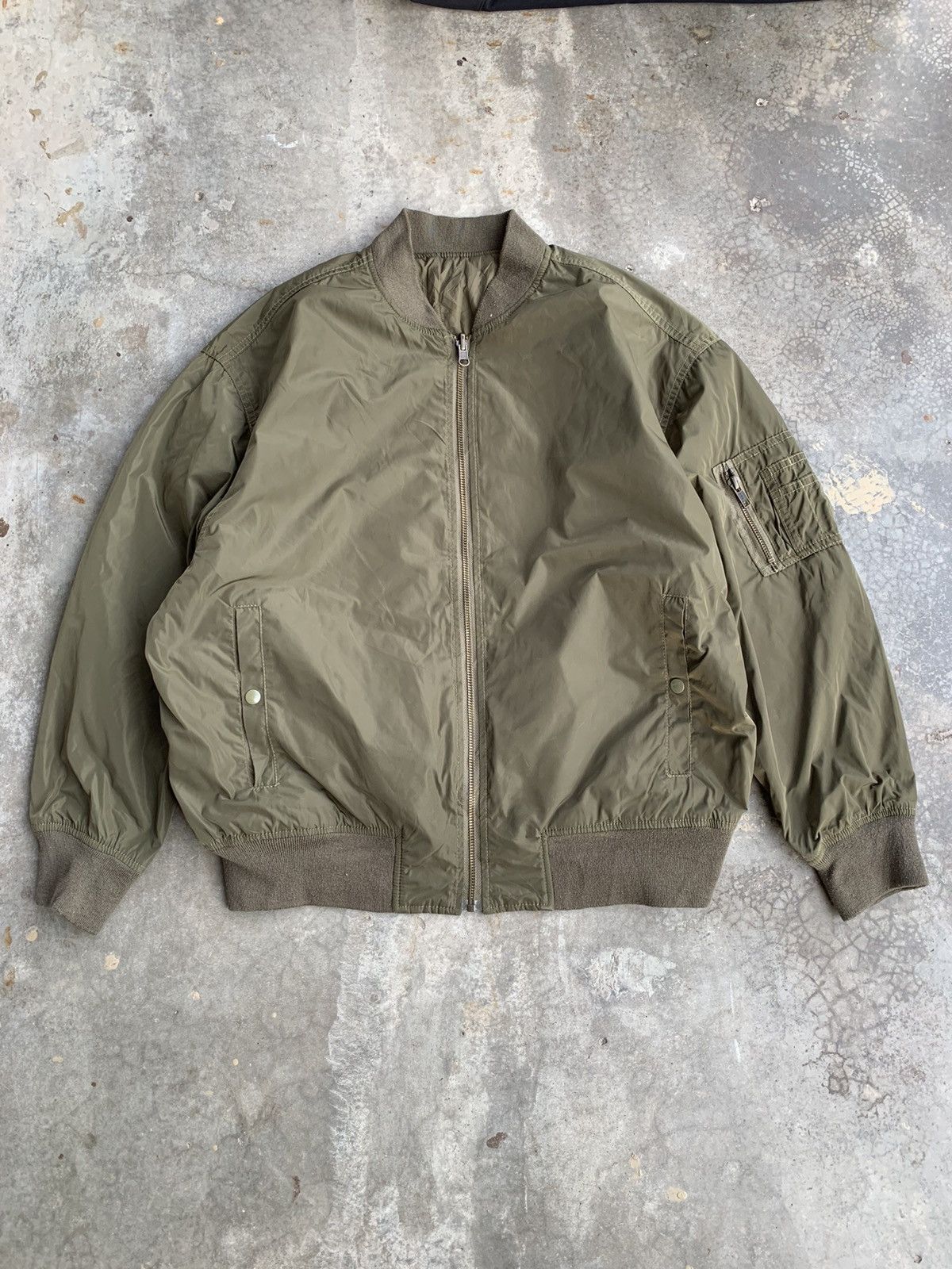 Uniqlo JapaneseBrand Uniqlo Gu Reversible Quilted Bomber Jacket Size US M / EU 48-50 / 2 - 2 Thumbnail