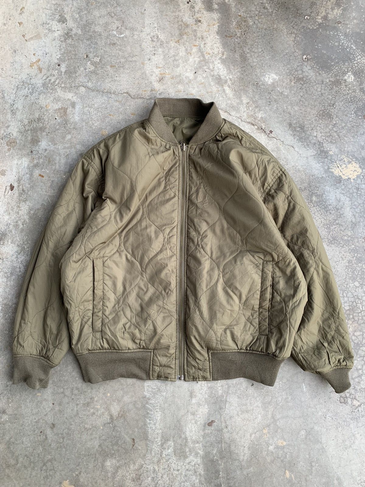 Uniqlo JapaneseBrand Uniqlo Gu Reversible Quilted Bomber Jacket Size US M / EU 48-50 / 2 - 1 Thumbnail