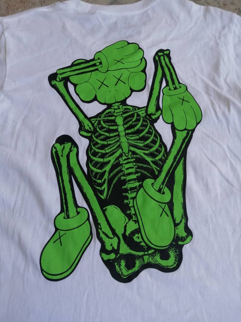 Kaws × Uniqlo Kaws Skeleton Tshirt RARE Design Size US S / EU 44-46 / 1 - 1 Thumbnail