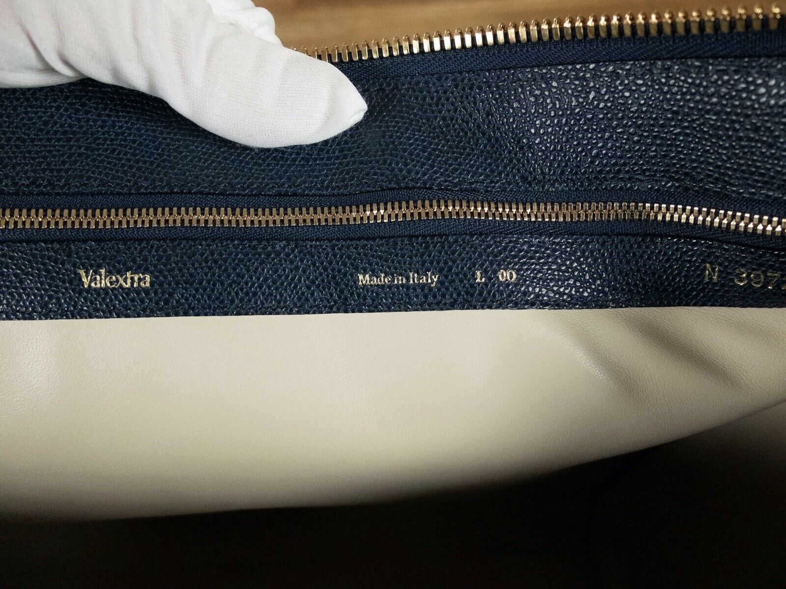 Valextra $3190 VALEXTRA Boston blue textured leather top handle bag Size ONE SIZE - 9 Thumbnail