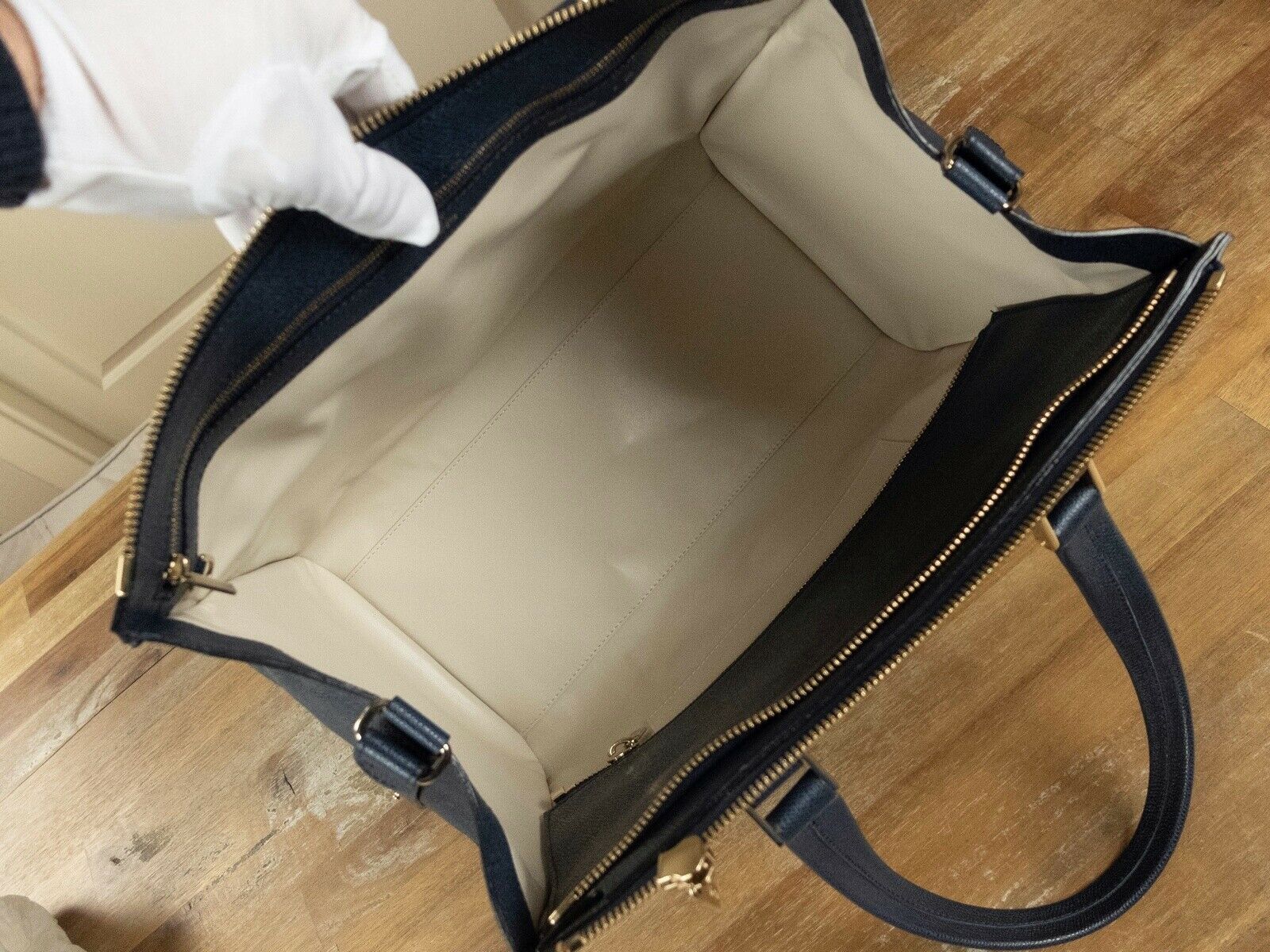 Valextra $3190 VALEXTRA Boston blue textured leather top handle bag Size ONE SIZE - 8 Thumbnail