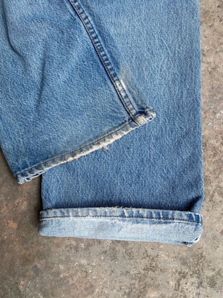 Levi's Vintage Clothing GRAIL🔥Vintage Distress Light Wash 90s Levi's 501 Jeans Size US 32 / EU 48 - 21 Thumbnail