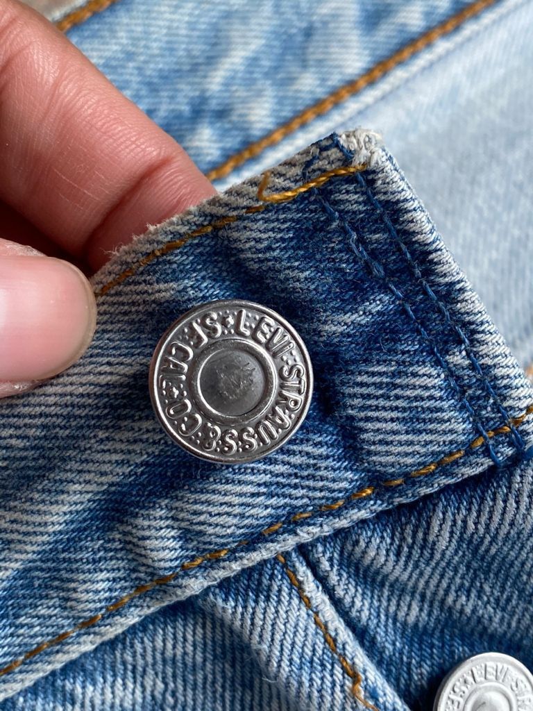 Levi's Vintage Clothing GRAIL🔥Vintage Distress Light Wash 90s Levi's 501 Jeans Size US 32 / EU 48 - 11 Thumbnail