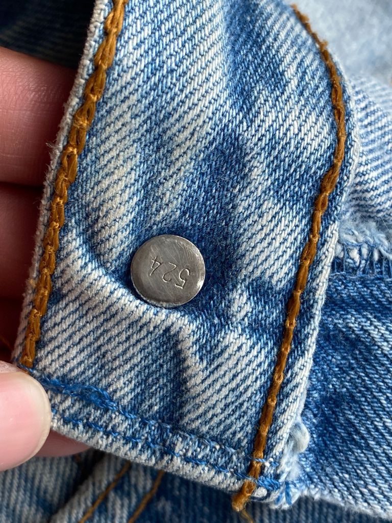 Levi's Vintage Clothing GRAIL🔥Vintage Distress Light Wash 90s Levi's 501 Jeans Size US 32 / EU 48 - 12 Thumbnail