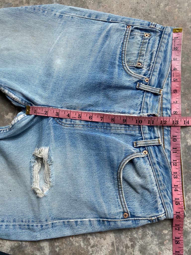 Levi's Vintage Clothing GRAIL🔥Vintage Distress Light Wash 90s Levi's 501 Jeans Size US 32 / EU 48 - 22 Thumbnail