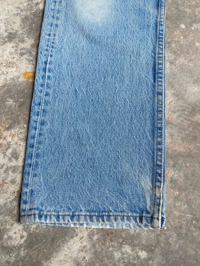 Levi's Vintage Clothing GRAIL🔥Vintage Distress Light Wash 90s Levi's 501 Jeans Size US 32 / EU 48 - 5 Thumbnail