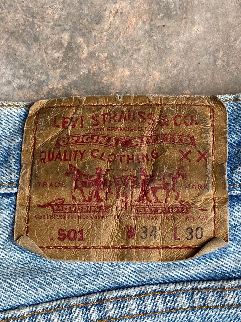 Levi's Vintage Clothing GRAIL🔥Vintage Distress Light Wash 90s Levi's 501 Jeans Size US 32 / EU 48 - 18 Thumbnail